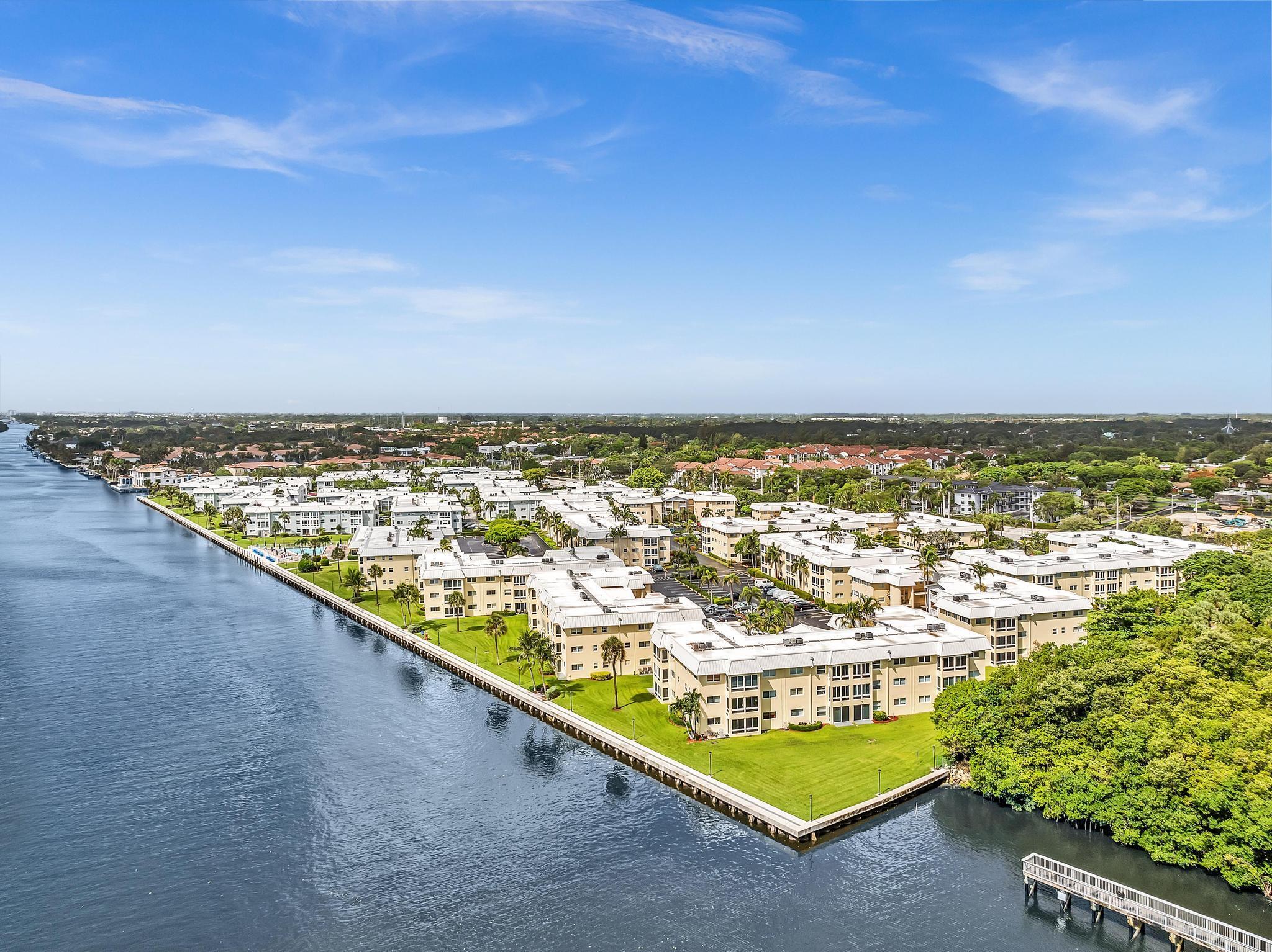 1 Colonial Club #204, Boynton Beach FL 33435