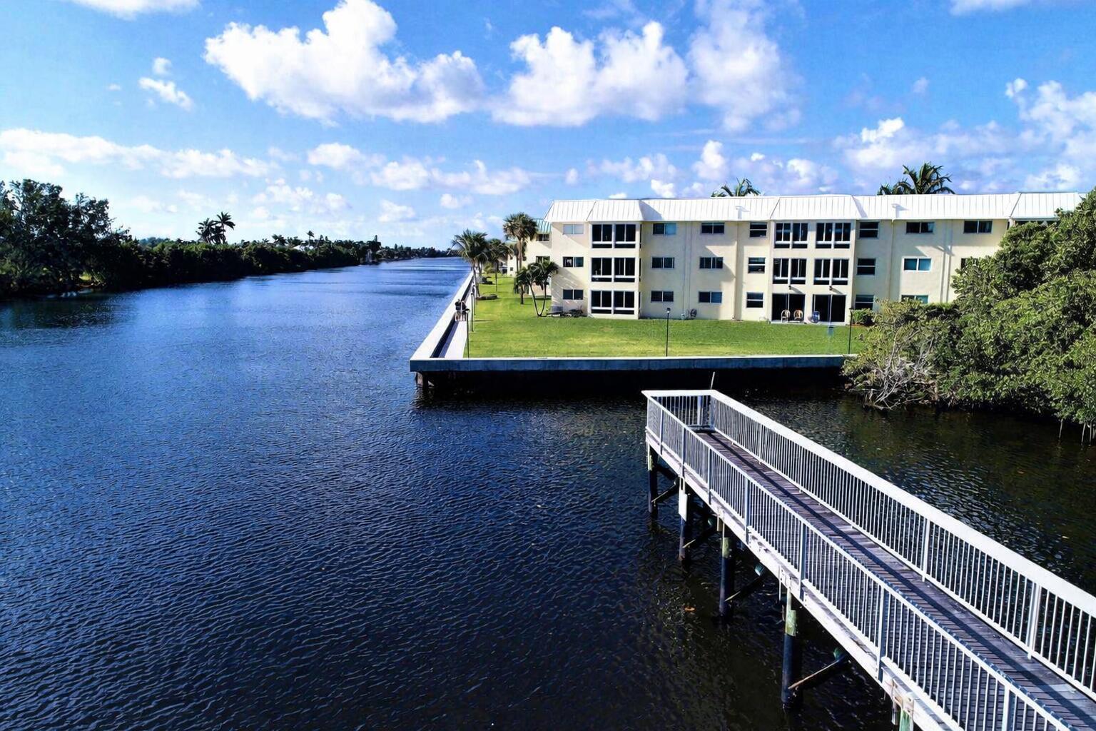 1 Colonial Club #204, Boynton Beach FL 33435
