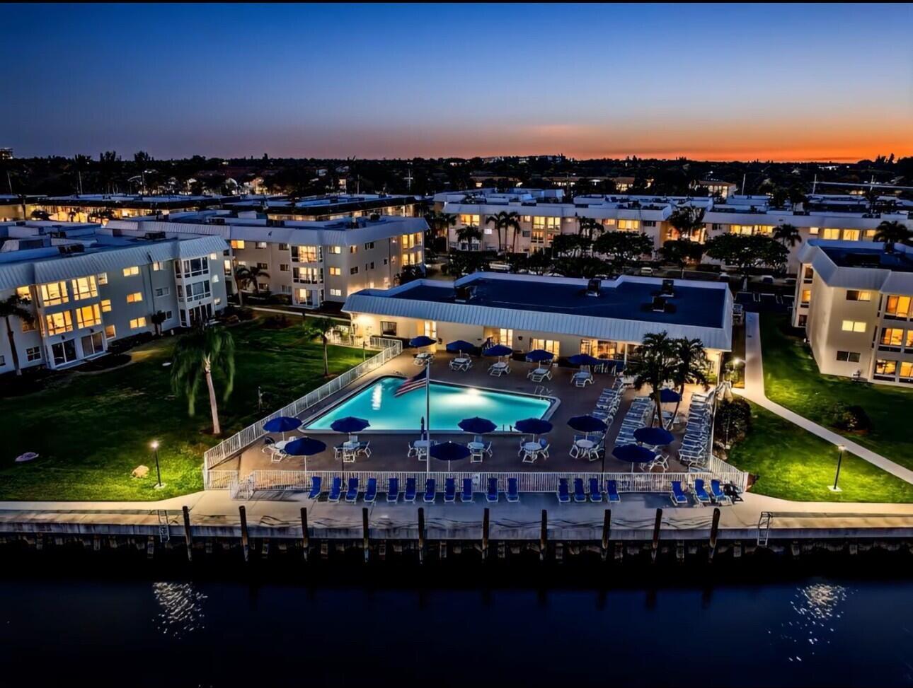 1 Colonial Club #204, Boynton Beach FL 33435