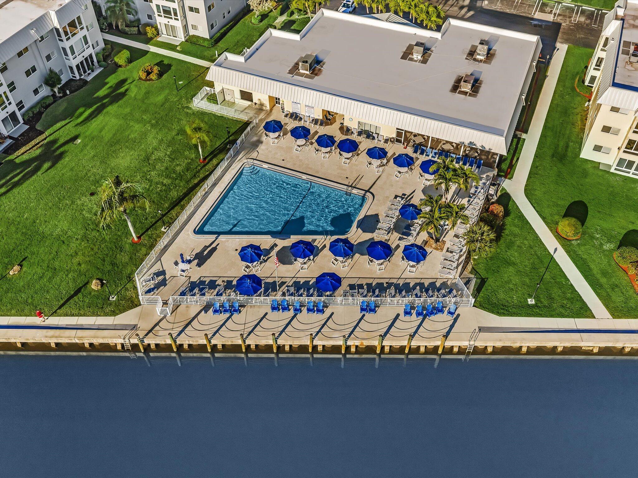 1 Colonial Club #204, Boynton Beach FL 33435