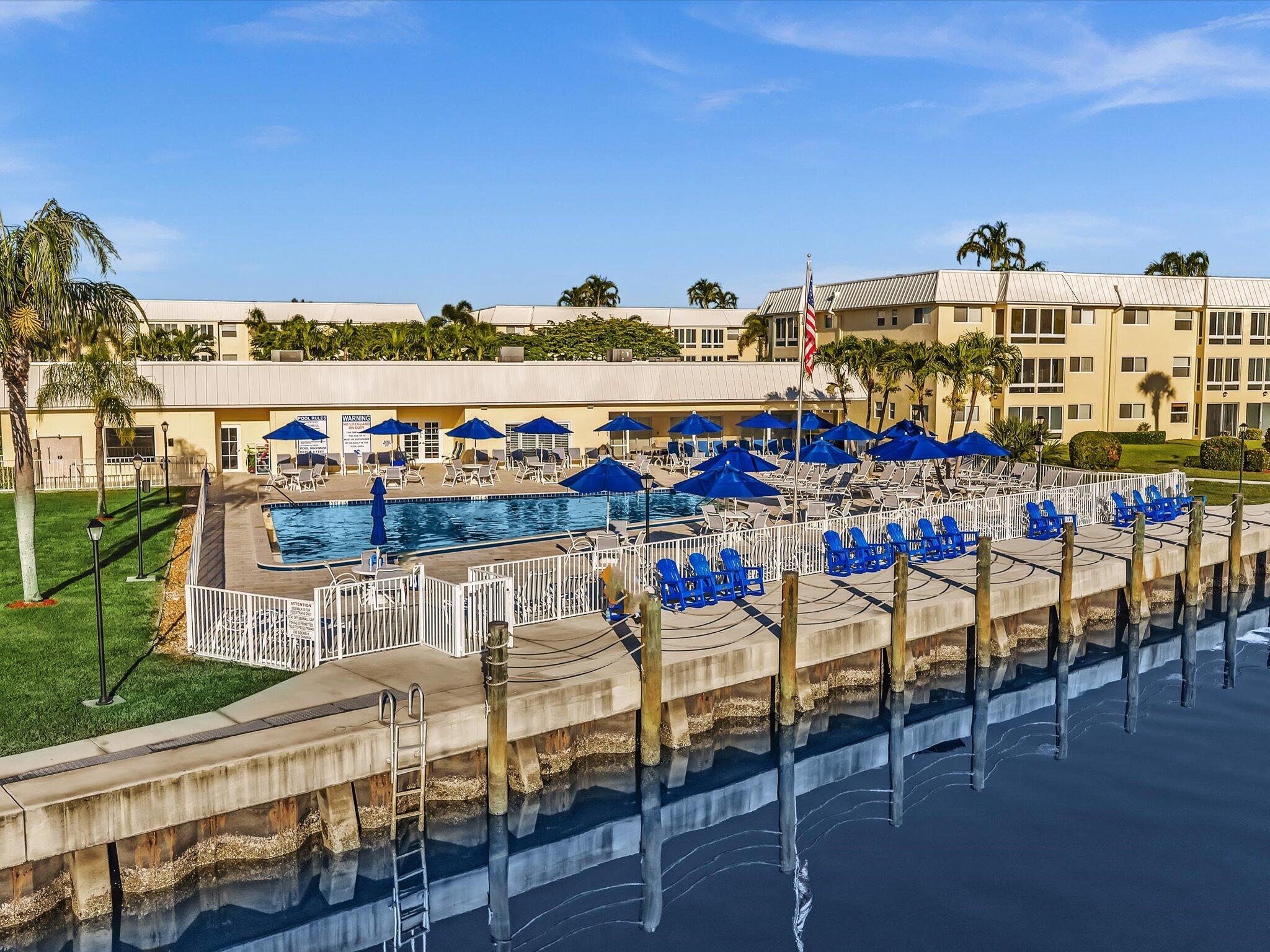 1 Colonial Club #204, Boynton Beach FL 33435