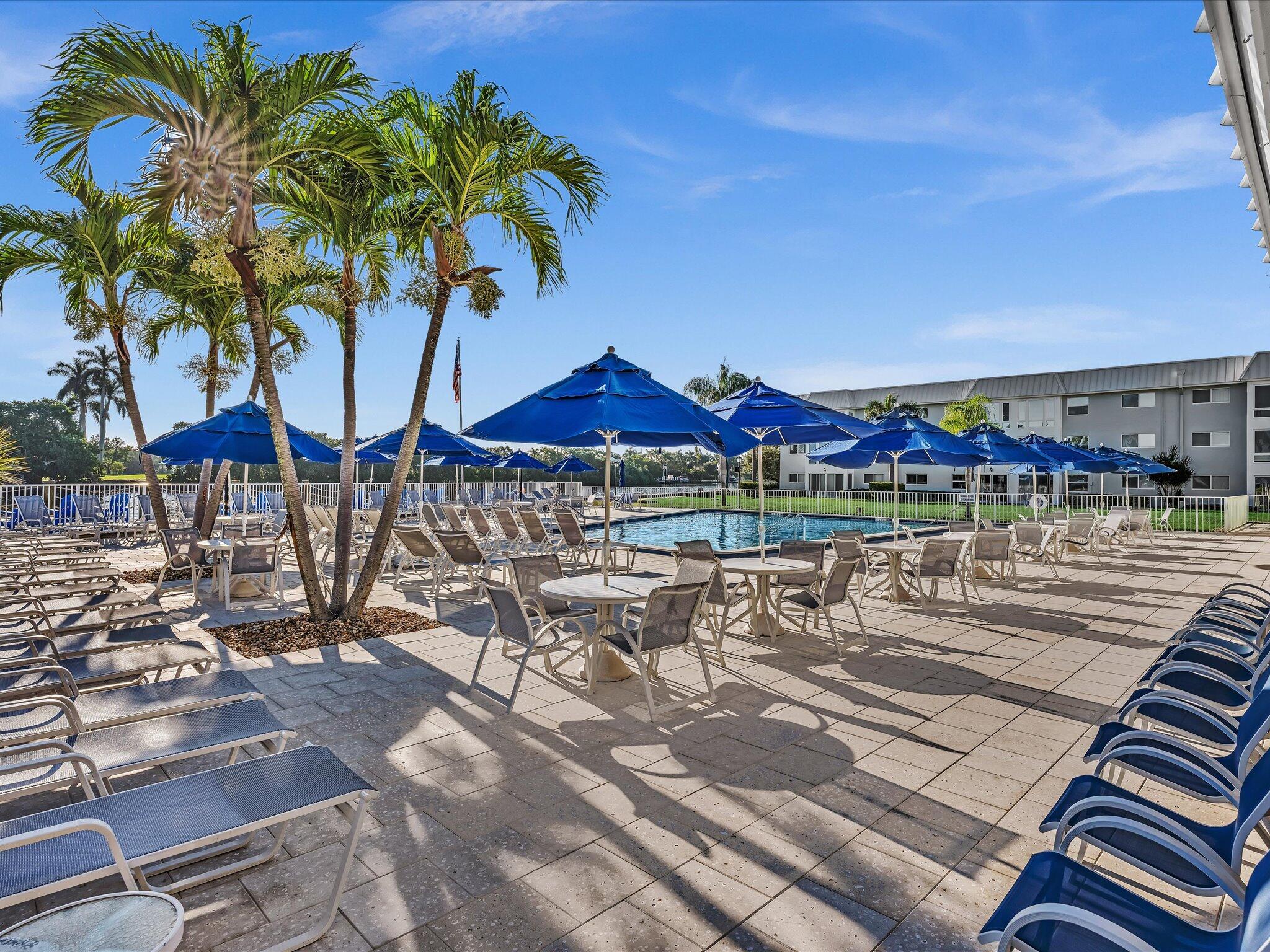 1 Colonial Club #204, Boynton Beach FL 33435