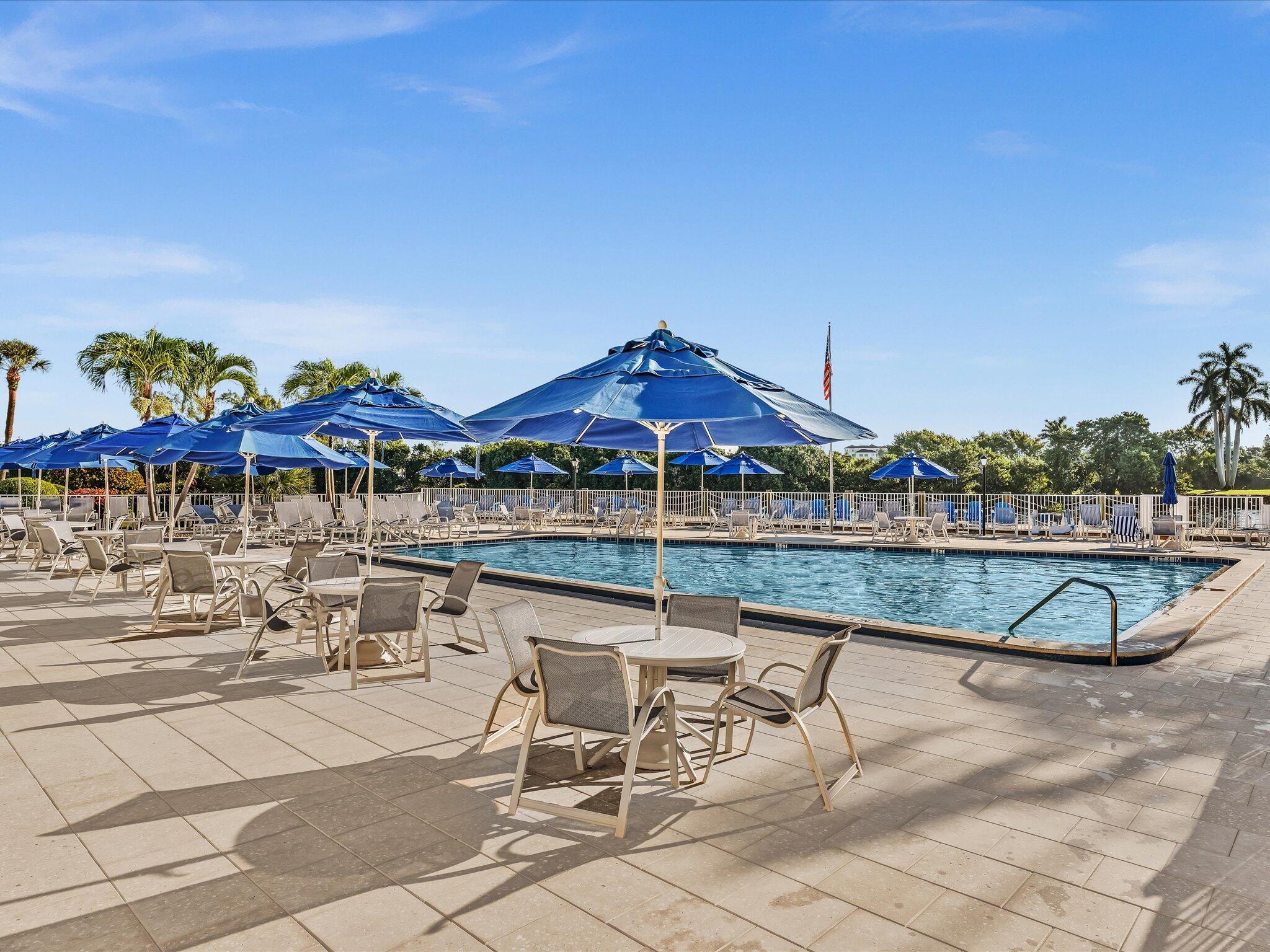 1 Colonial Club #204, Boynton Beach FL 33435