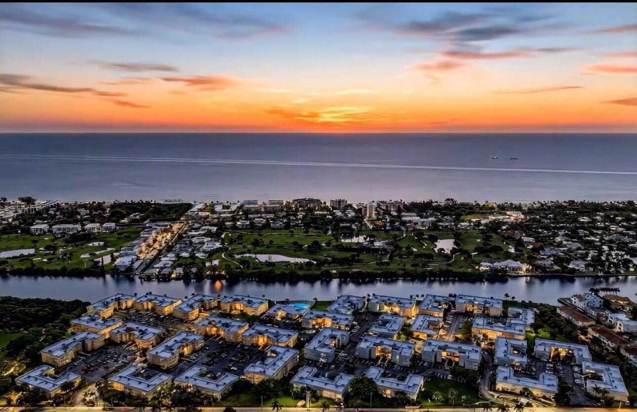 1 Colonial Club #204, Boynton Beach FL 33435