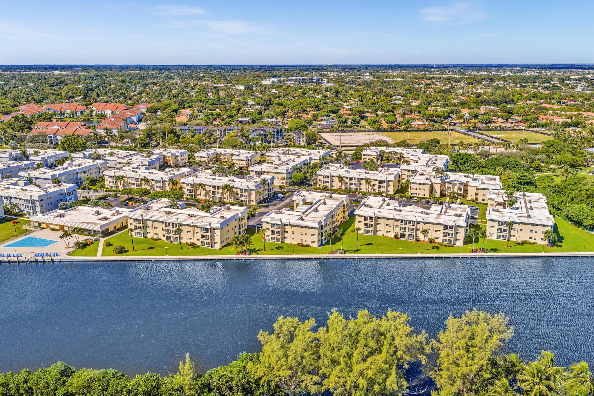 1 Colonial Club #204, Boynton Beach FL 33435