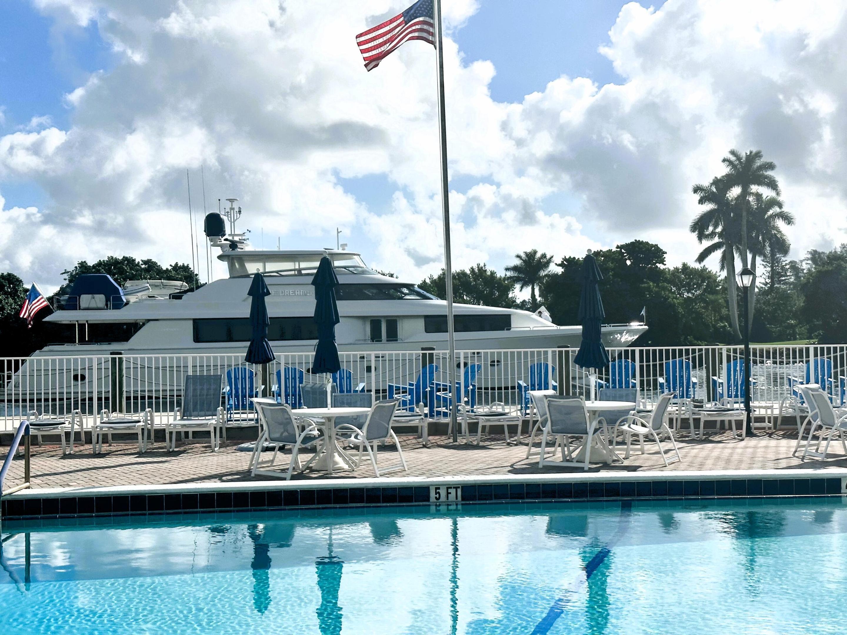 1 Colonial Club #204, Boynton Beach FL 33435