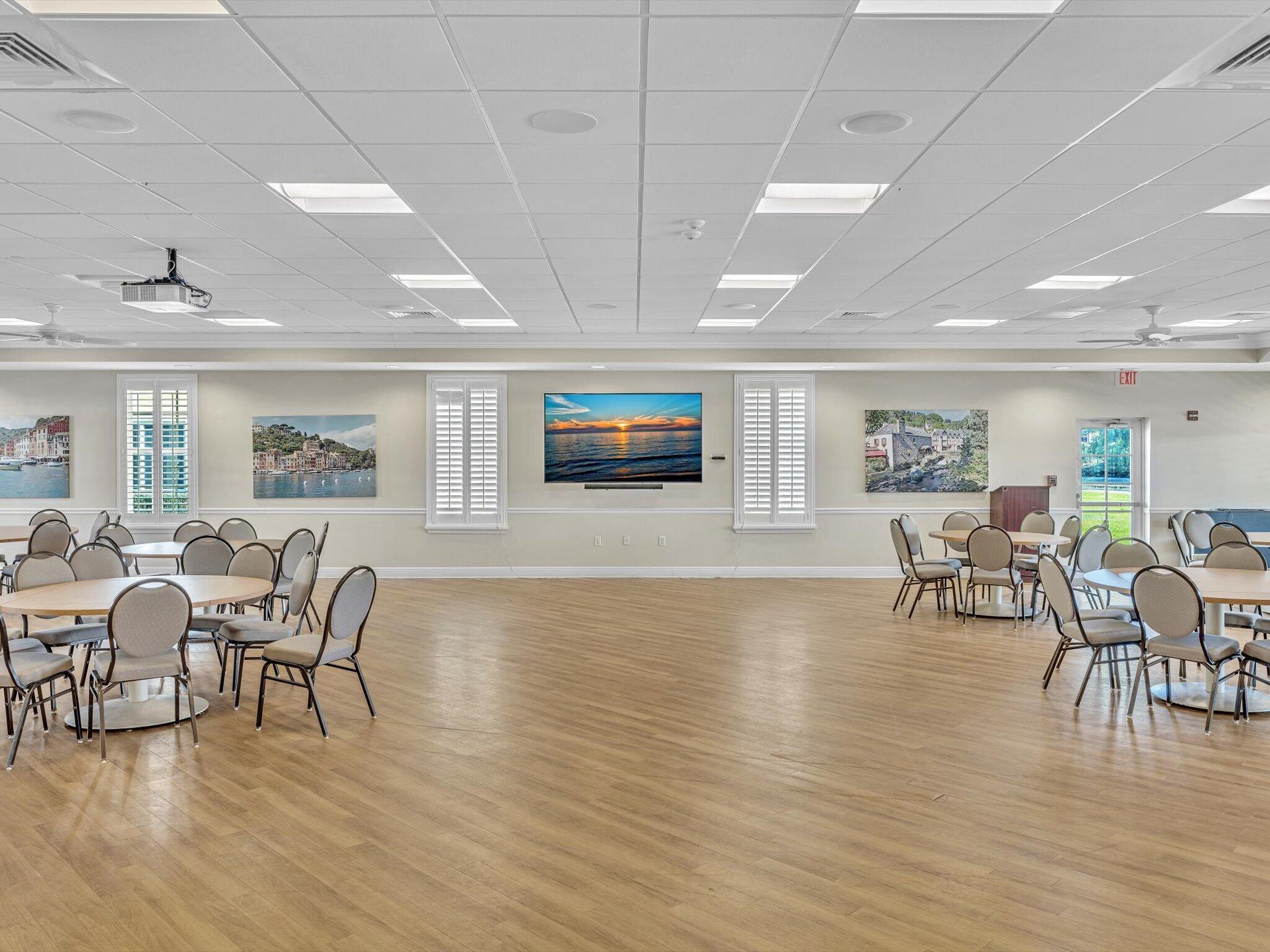 1 Colonial Club #204, Boynton Beach FL 33435