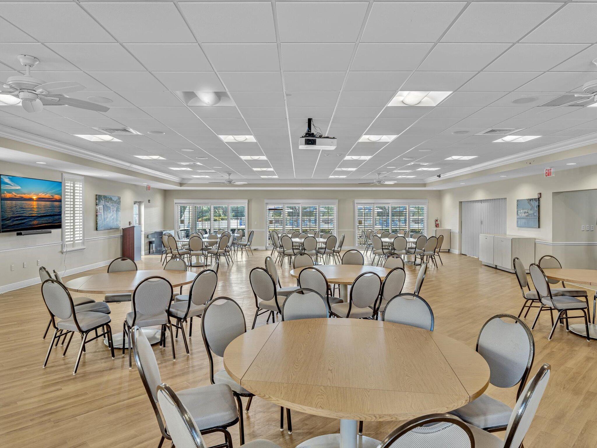 1 Colonial Club #204, Boynton Beach FL 33435