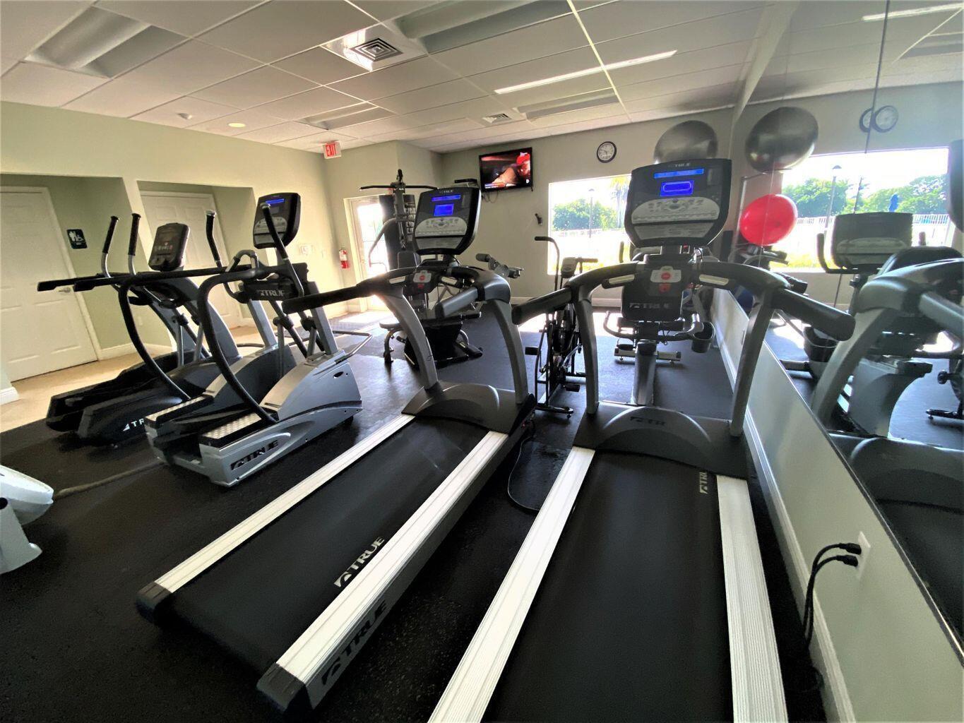 1 Colonial Club #204, Boynton Beach FL 33435