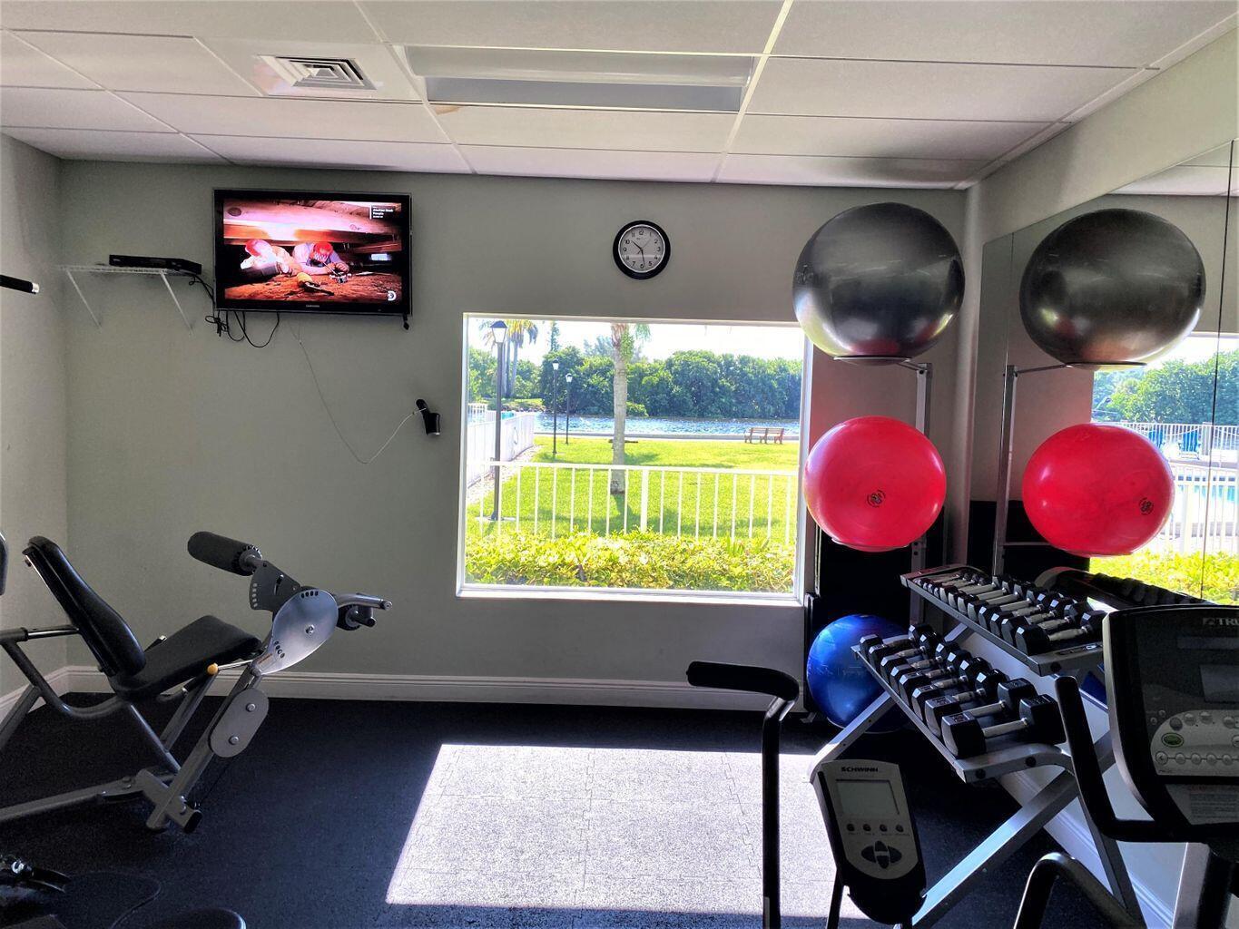 1 Colonial Club #204, Boynton Beach FL 33435