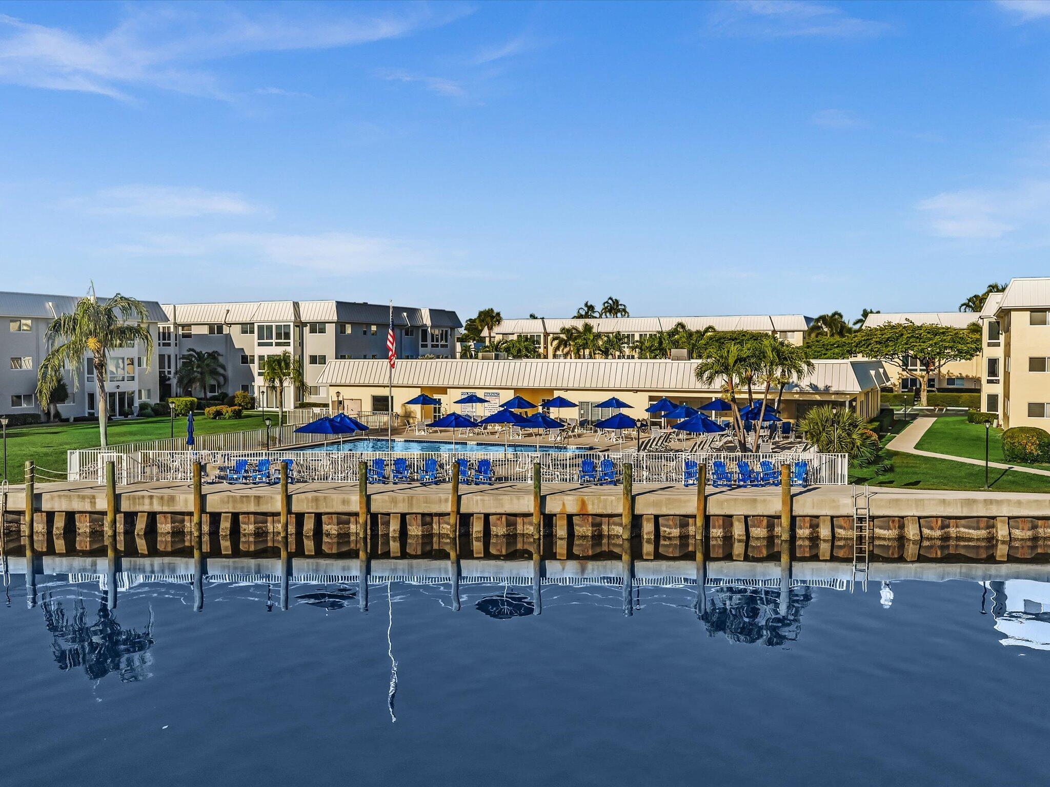 1 Colonial Club #204, Boynton Beach FL 33435