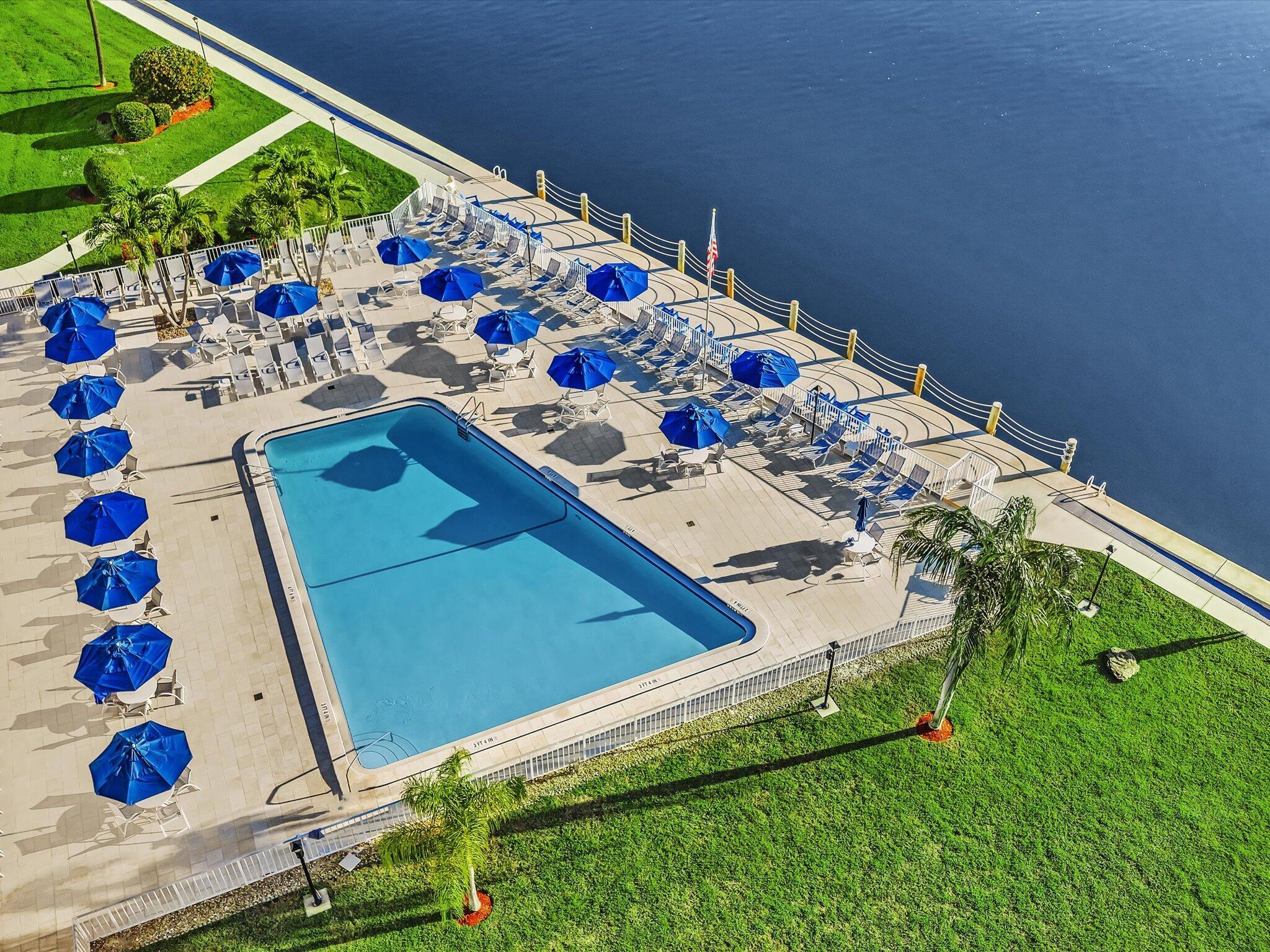 1 Colonial Club #204, Boynton Beach FL 33435