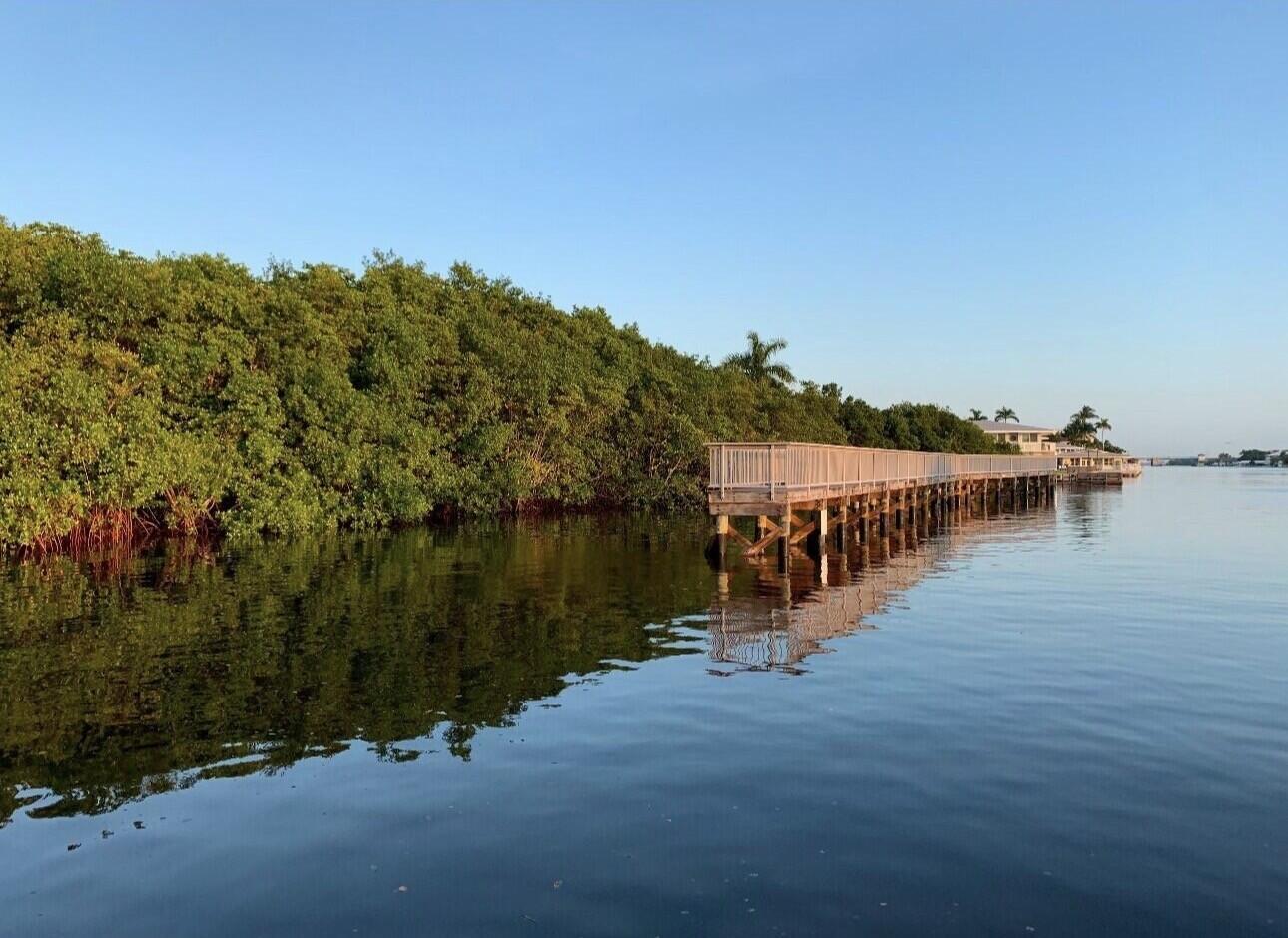 1 Colonial Club #204, Boynton Beach FL 33435