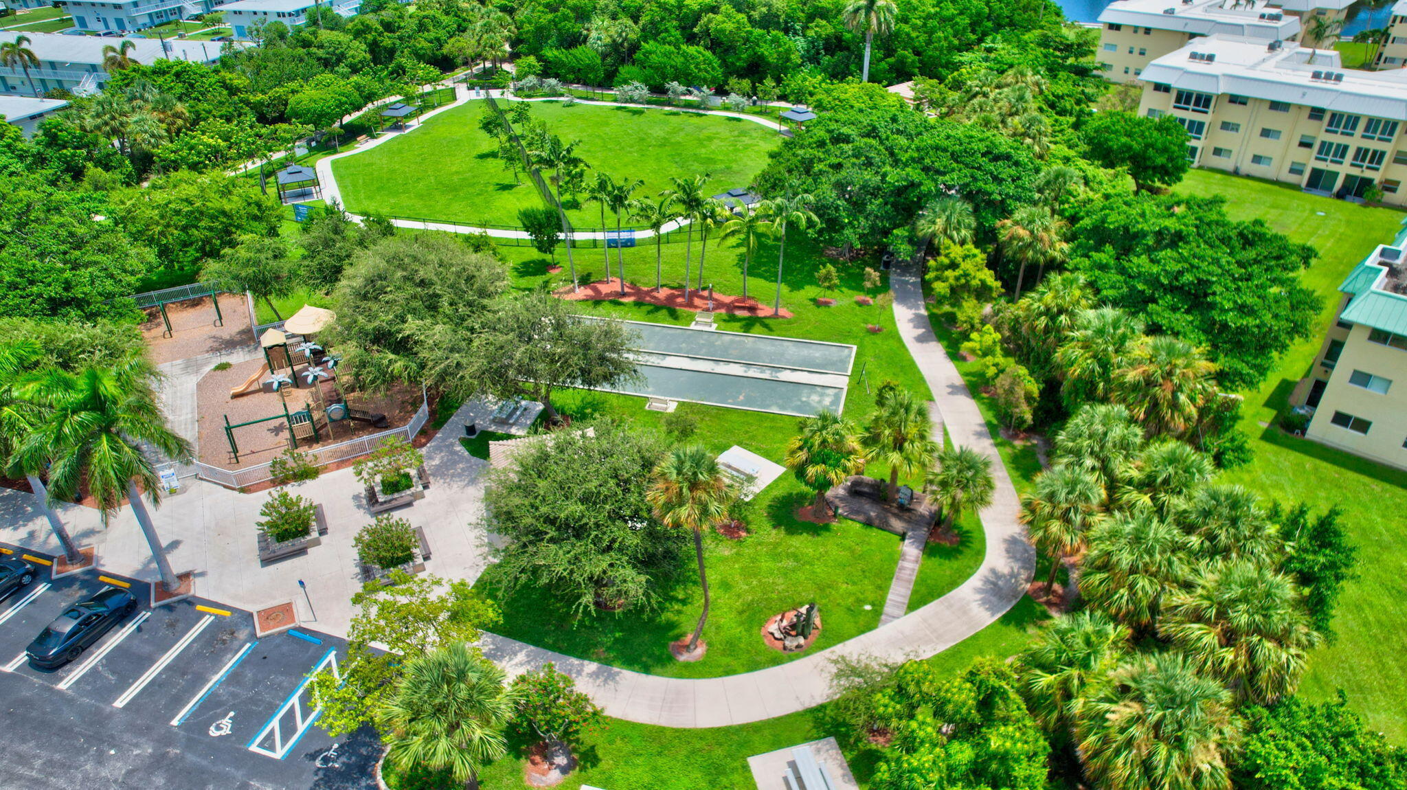 1 Colonial Club #204, Boynton Beach FL 33435