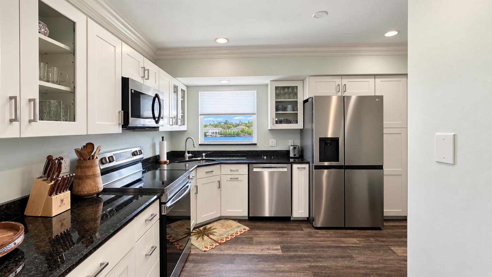 1 Colonial Club #204, Boynton Beach FL 33435