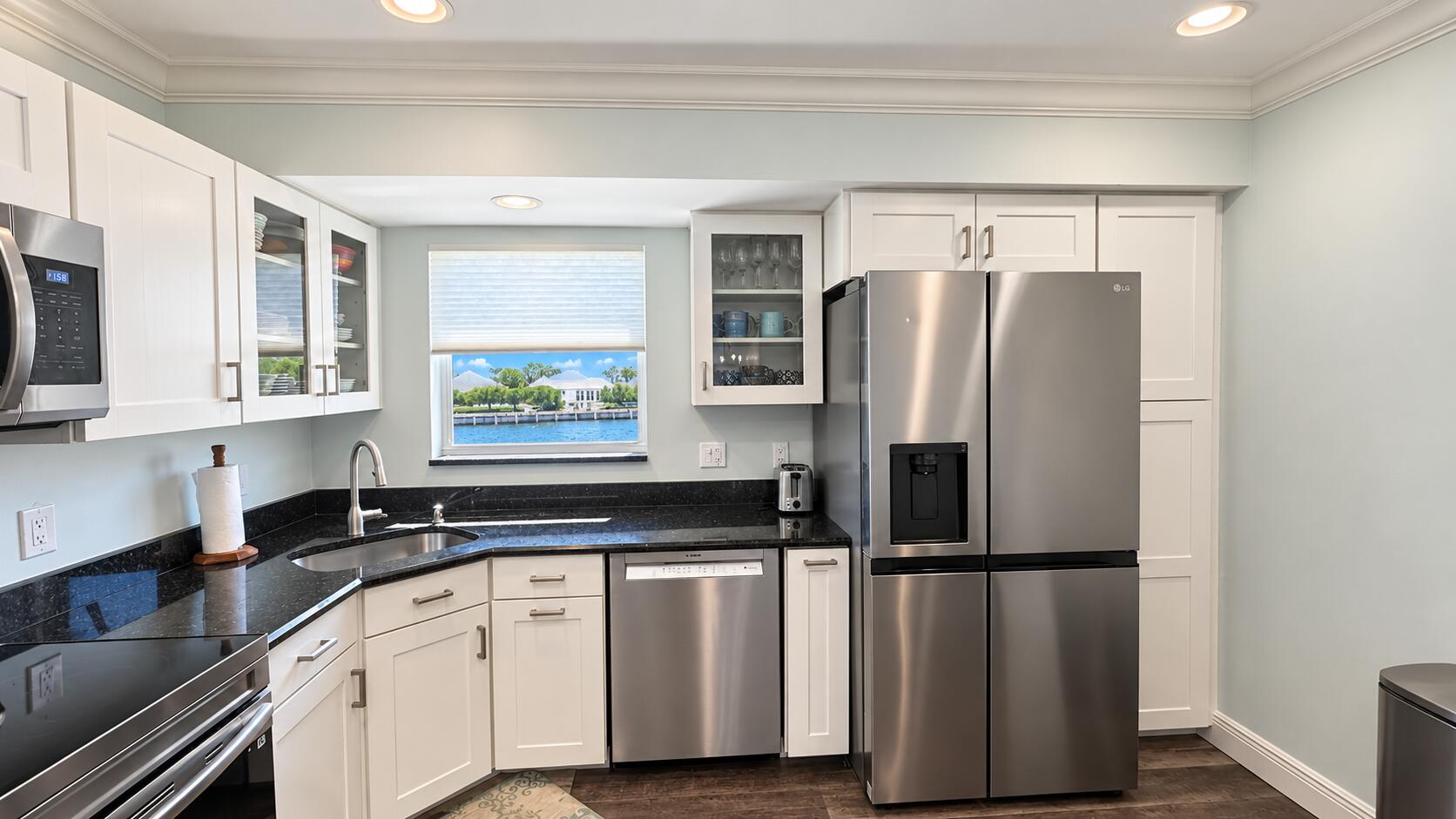 1 Colonial Club #204, Boynton Beach FL 33435
