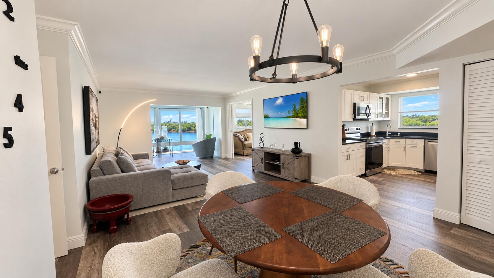 1 Colonial Club #204, Boynton Beach FL 33435