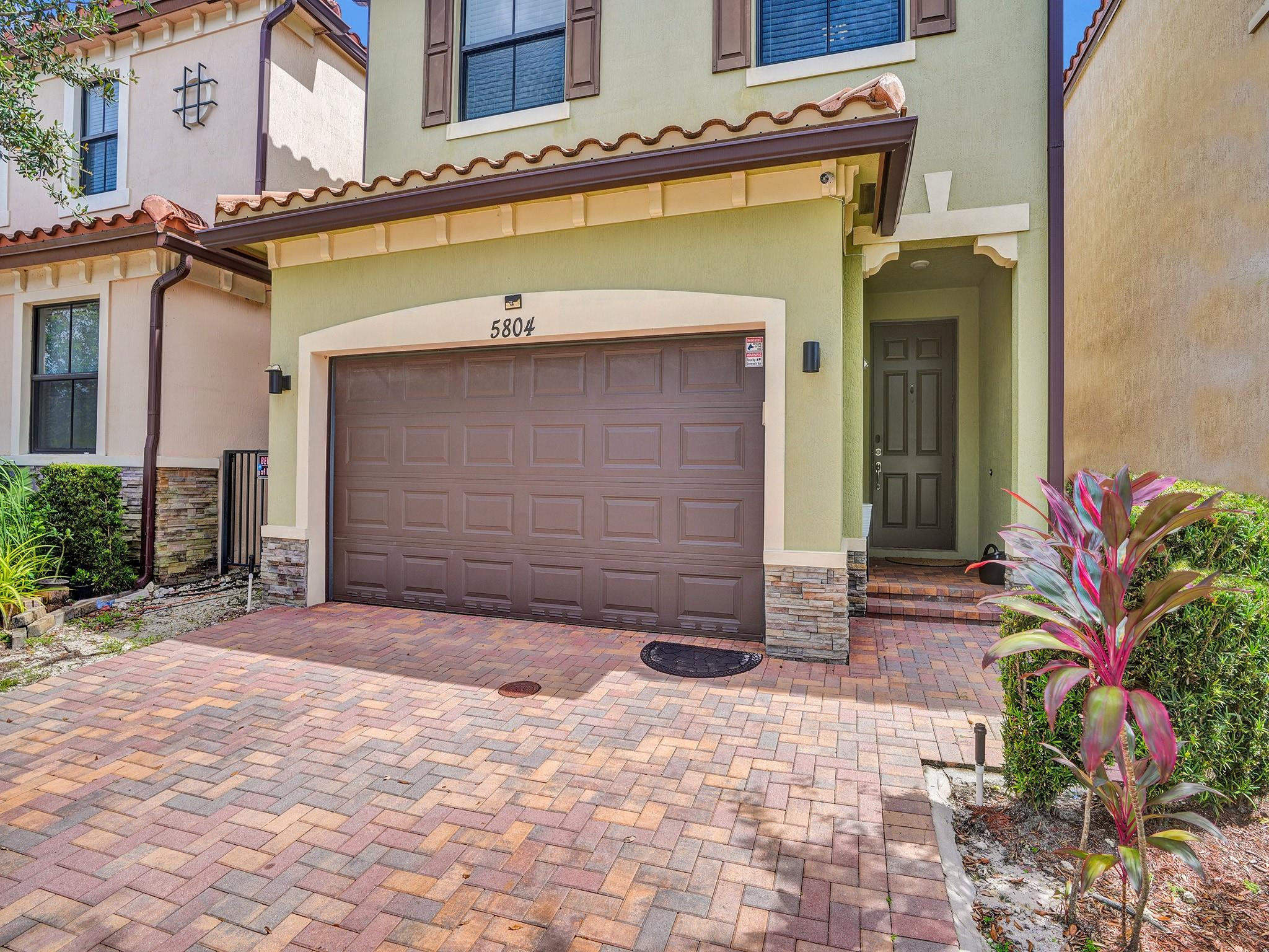 5804 NW 46th, Tamarac FL 33319