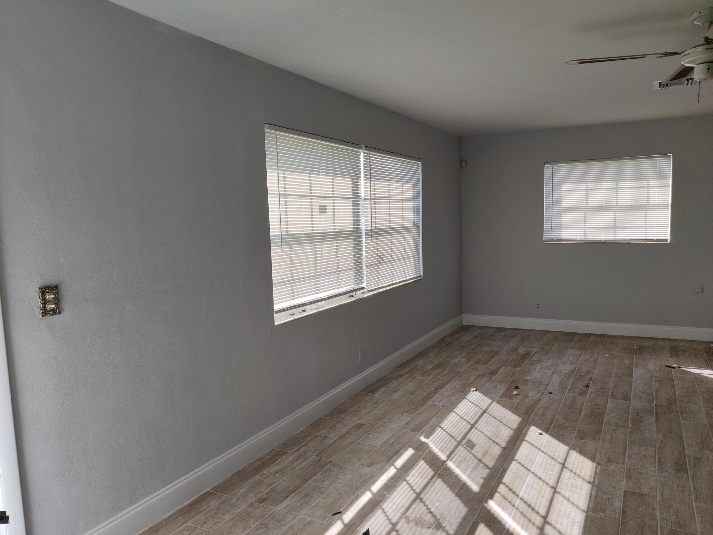 1496 W 32ND, West Palm Beach FL 33404