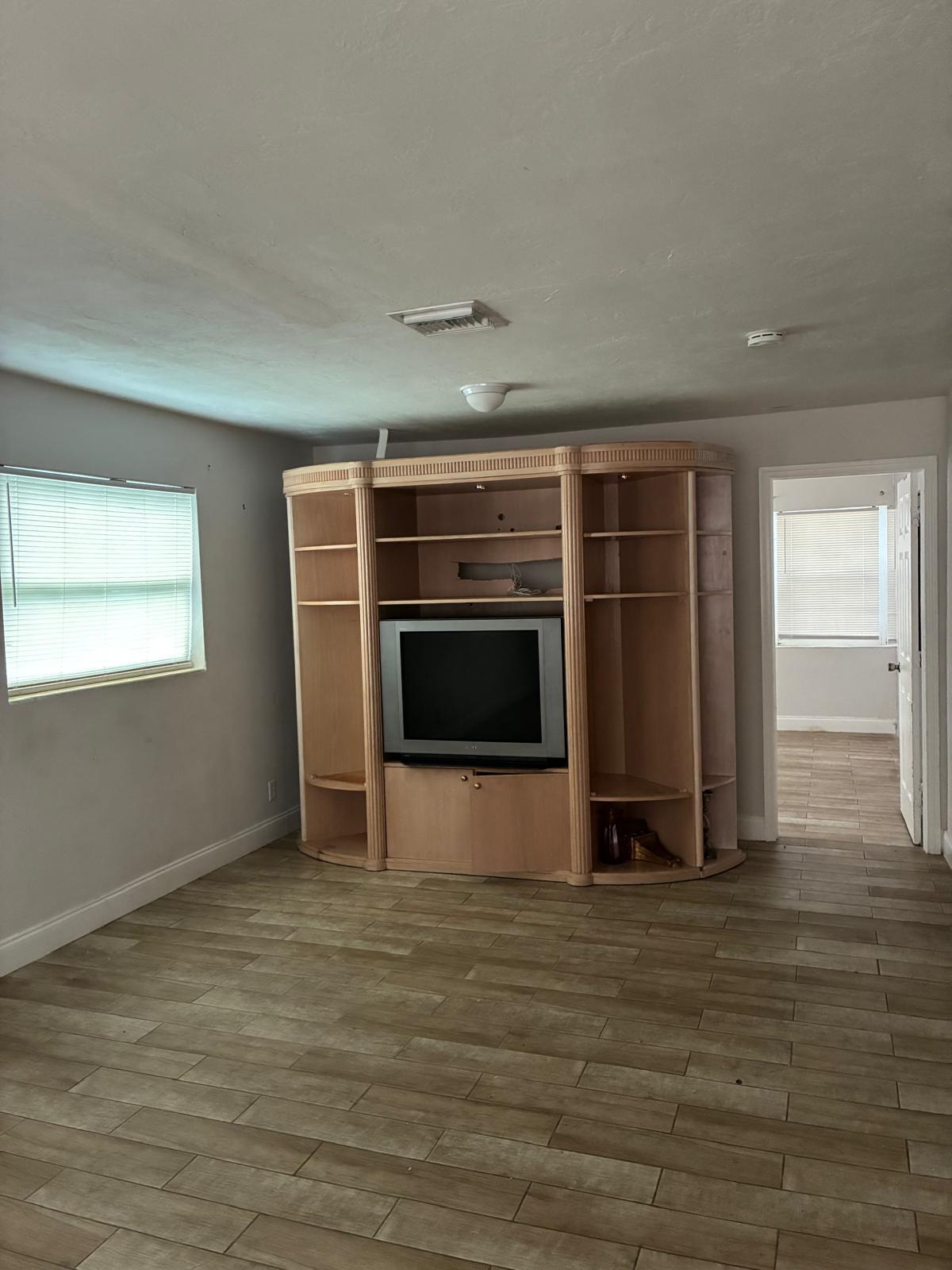 1496 W 32ND, West Palm Beach FL 33404