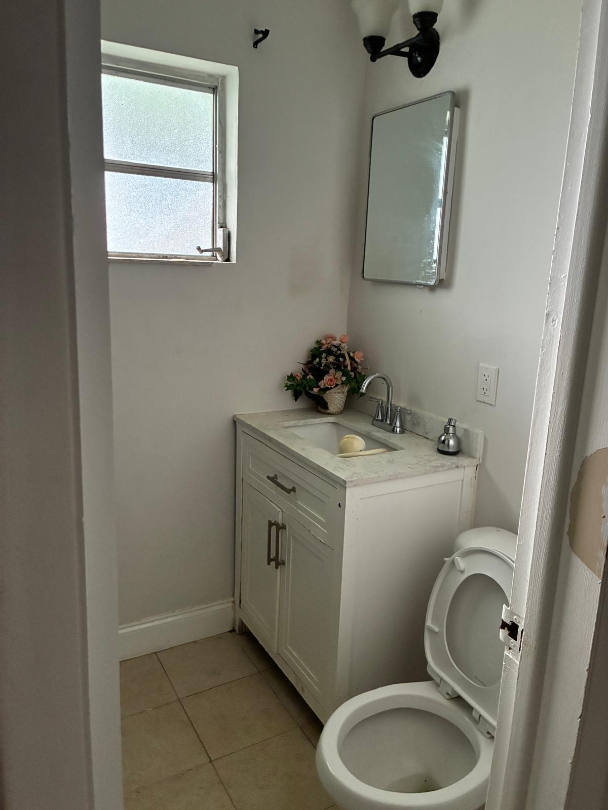 1496 W 32ND, West Palm Beach FL 33404