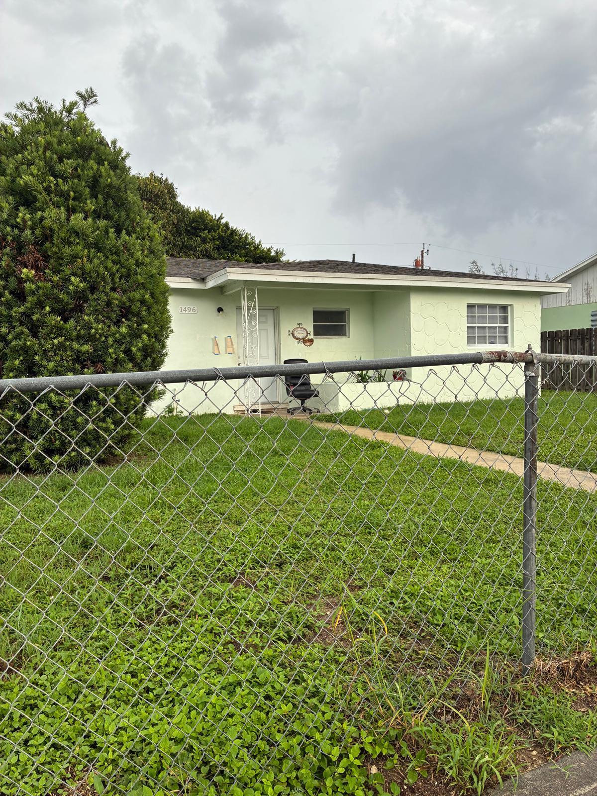 1496 W 32ND, West Palm Beach FL 33404