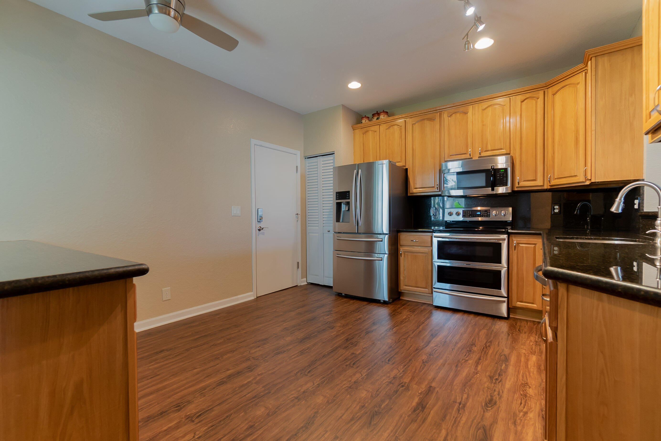 2146 OAKMONT, Riviera Beach FL 33404