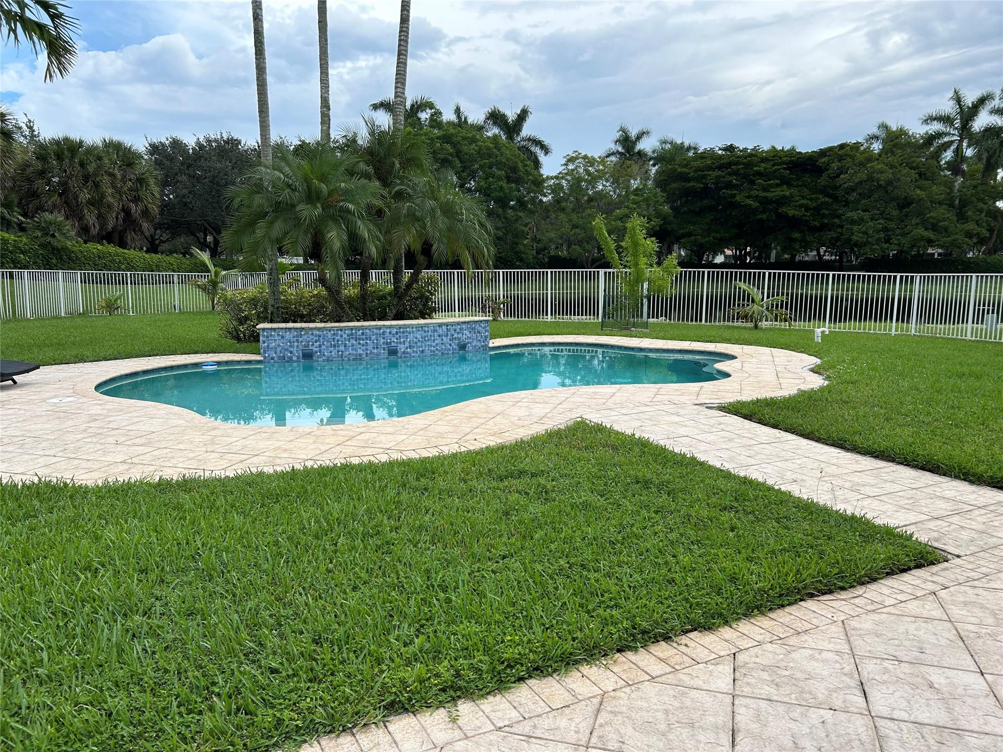 1094 BLUEWOOD, Weston FL 33327