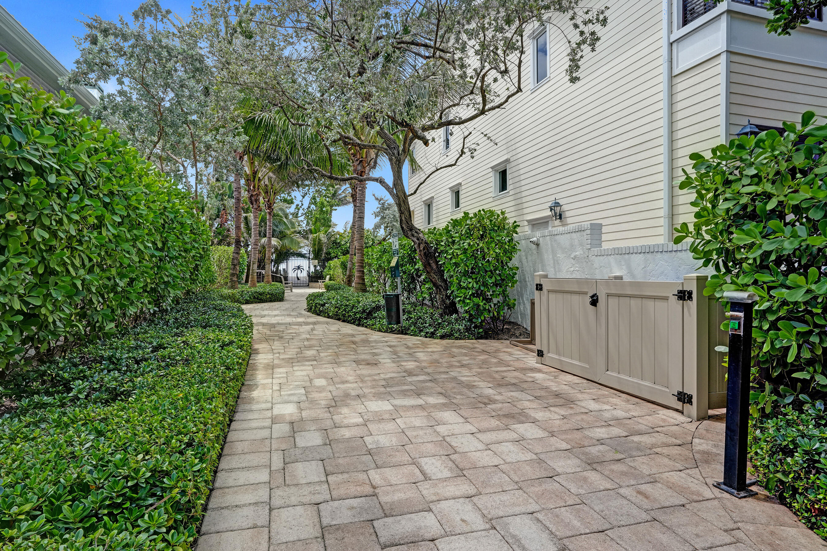 1900 N RIVERSIDE, Pompano Beach FL 33062