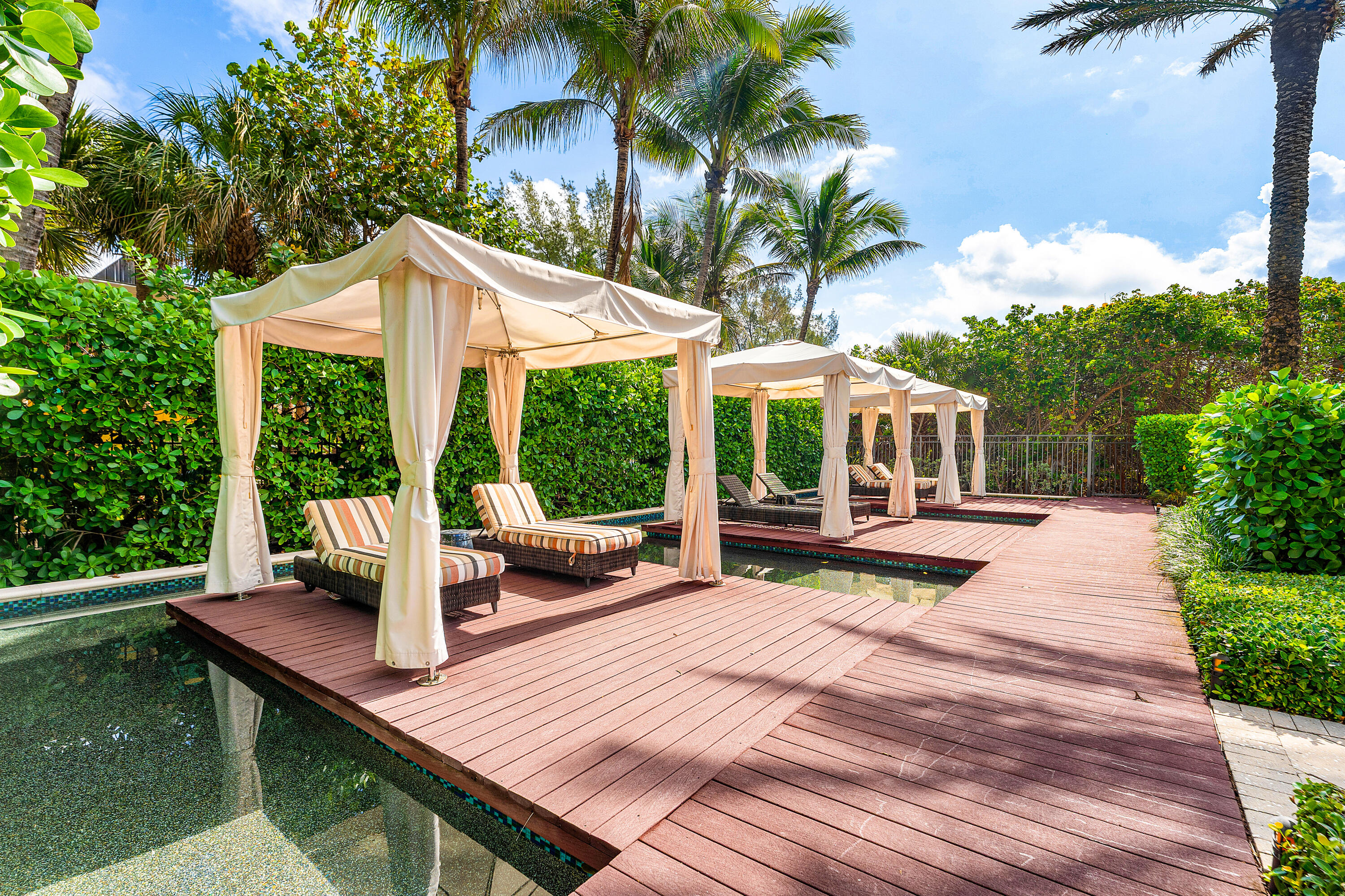 155 S OCEAN #305, Palm Beach Shores FL 33404