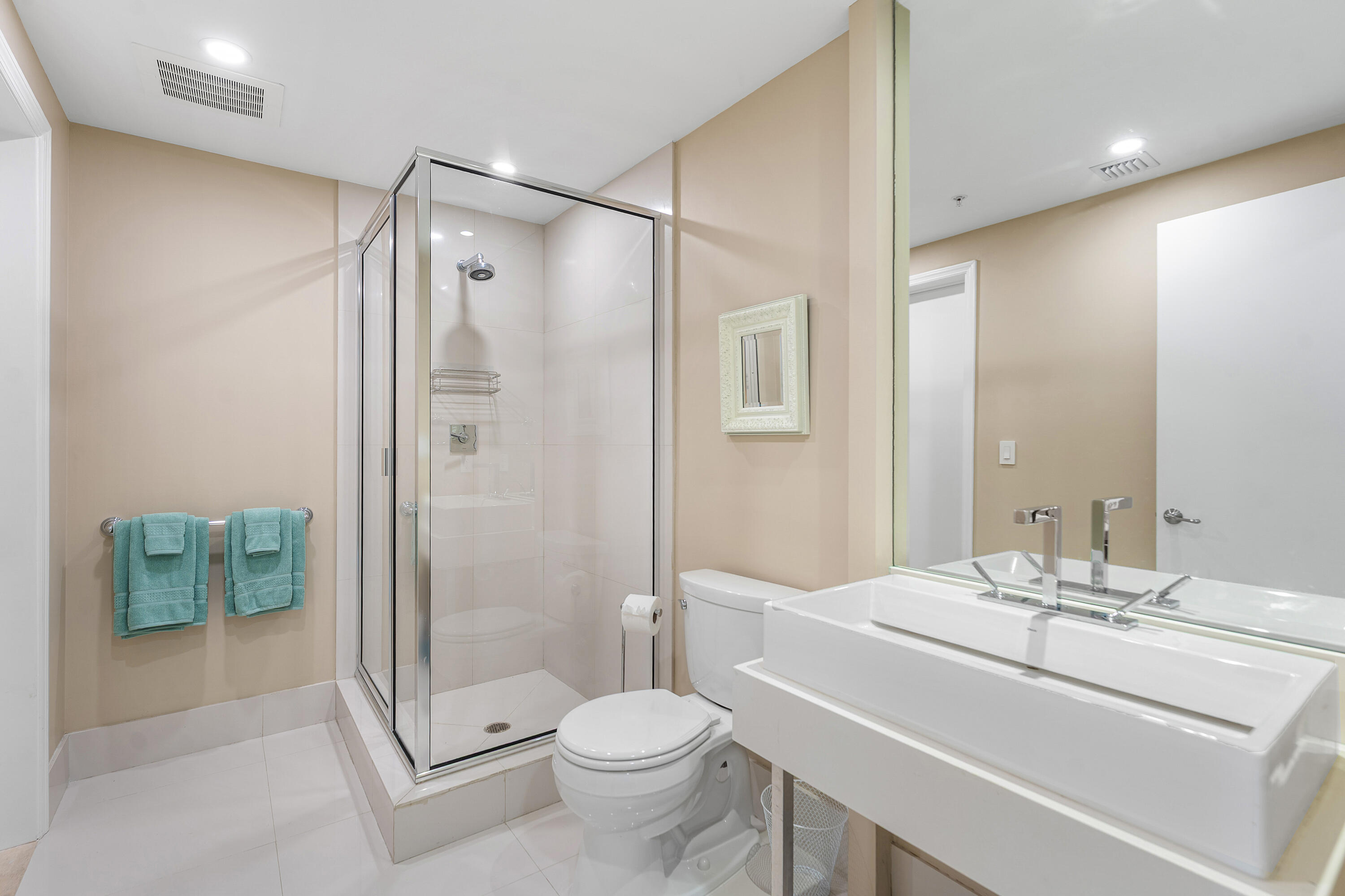 155 S OCEAN #305, Palm Beach Shores FL 33404