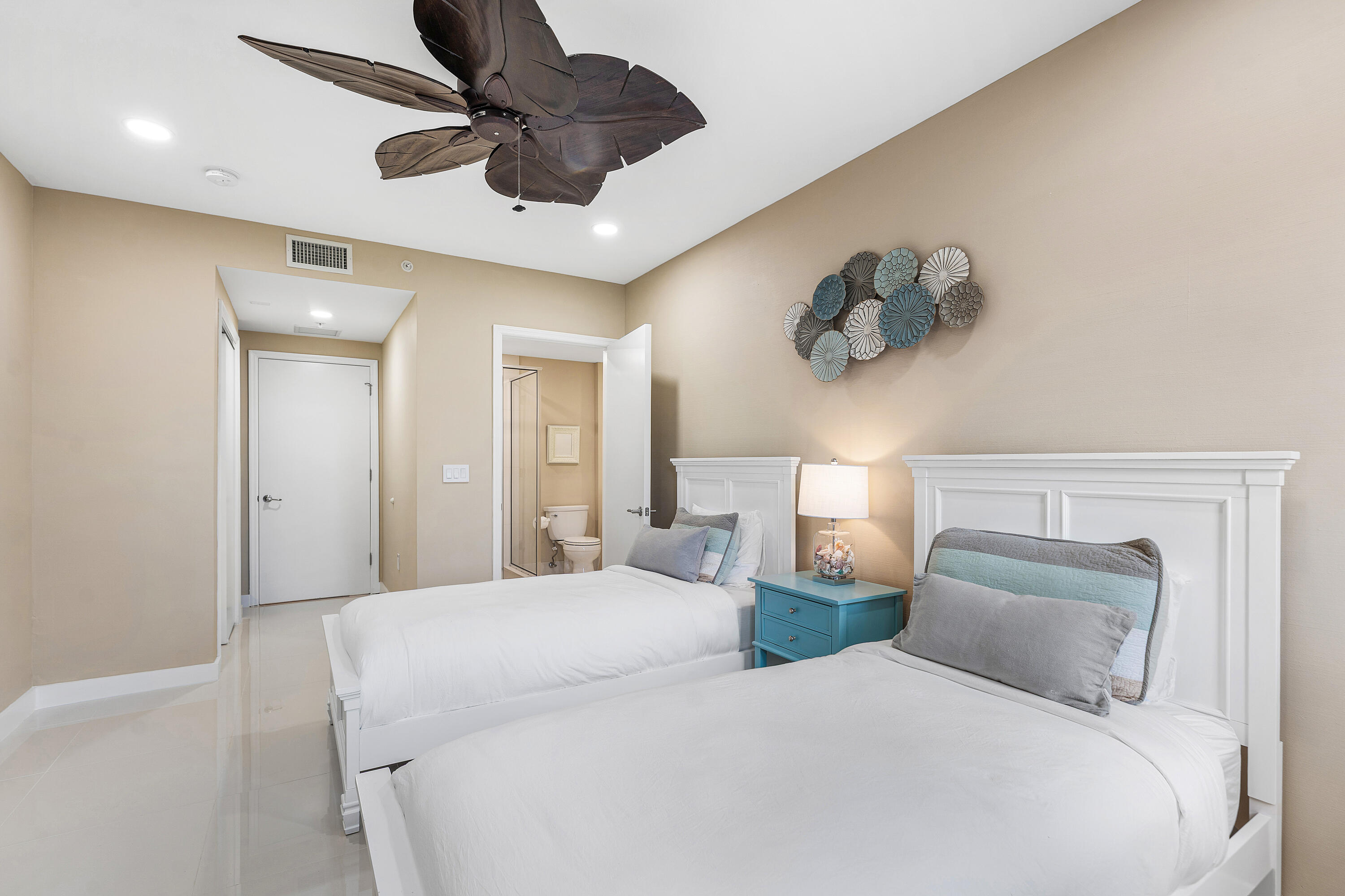 155 S OCEAN #305, Palm Beach Shores FL 33404