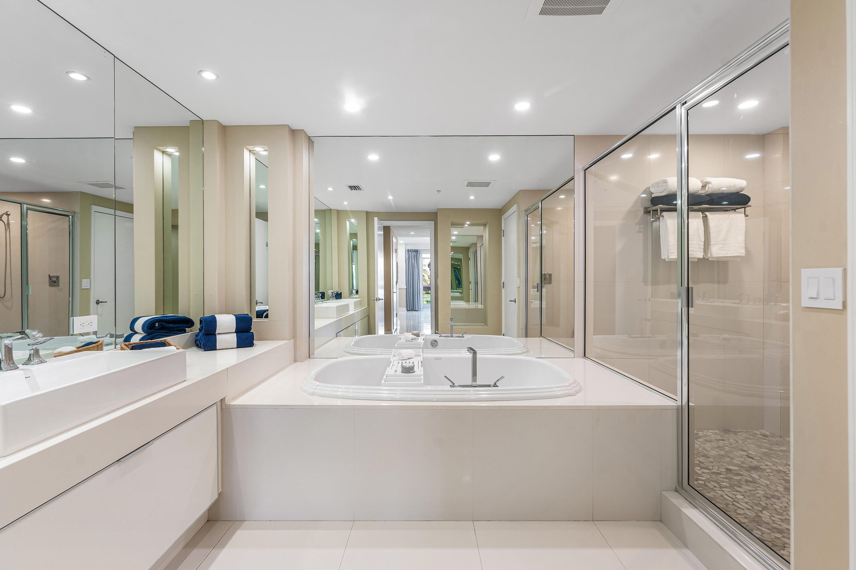 155 S OCEAN #305, Palm Beach Shores FL 33404