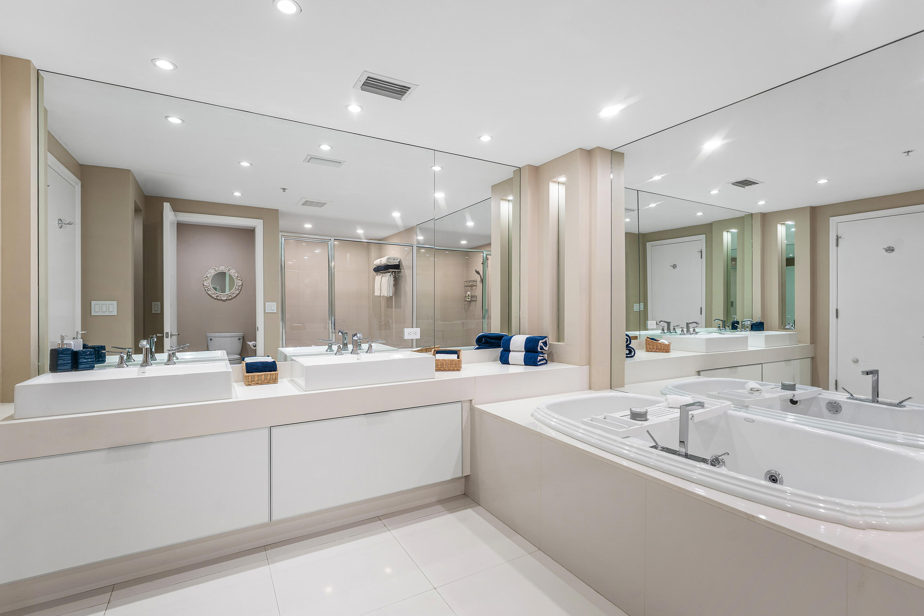 155 S OCEAN #305, Palm Beach Shores FL 33404