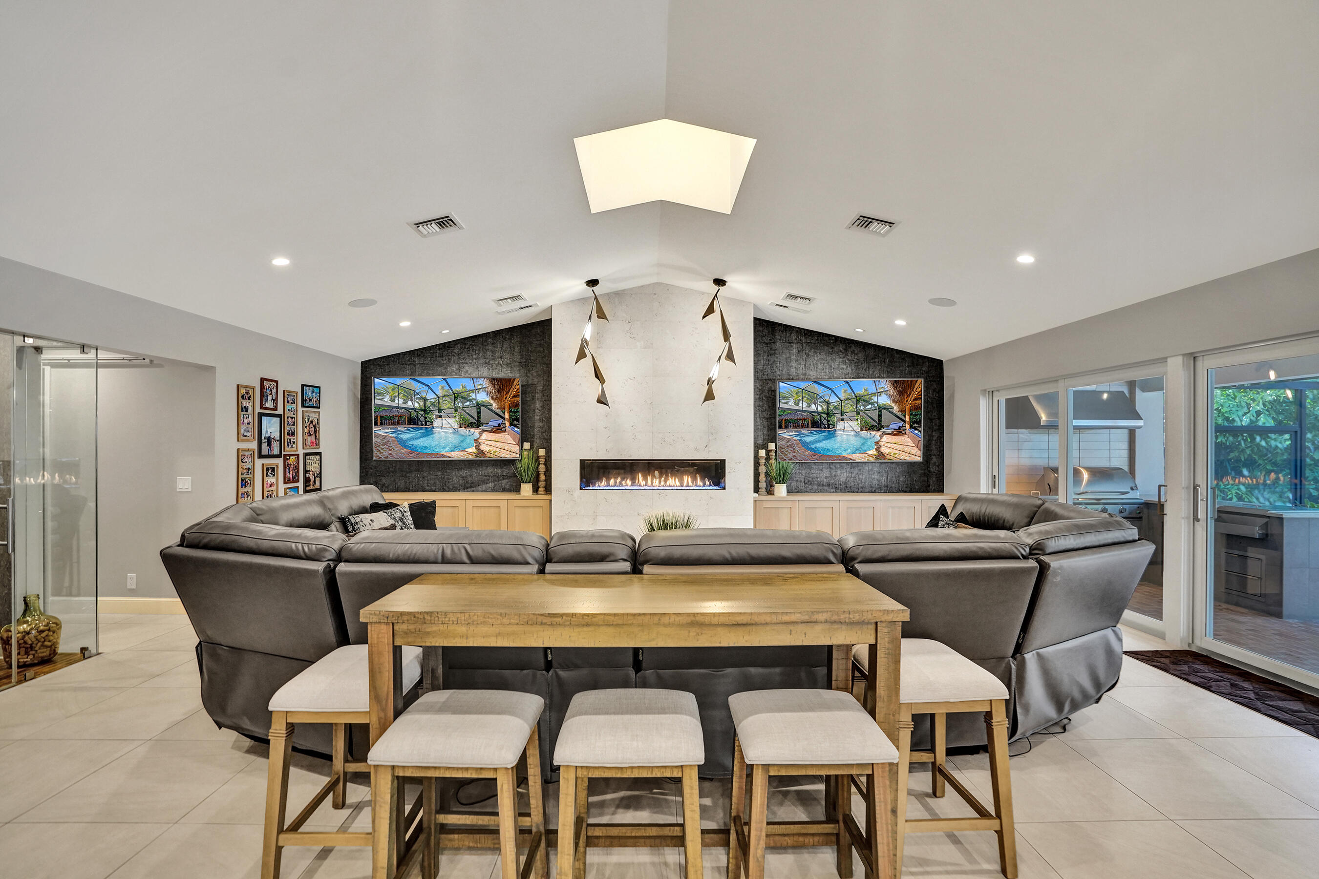 738 MIDDLE RIVER, Fort Lauderdale FL 33304