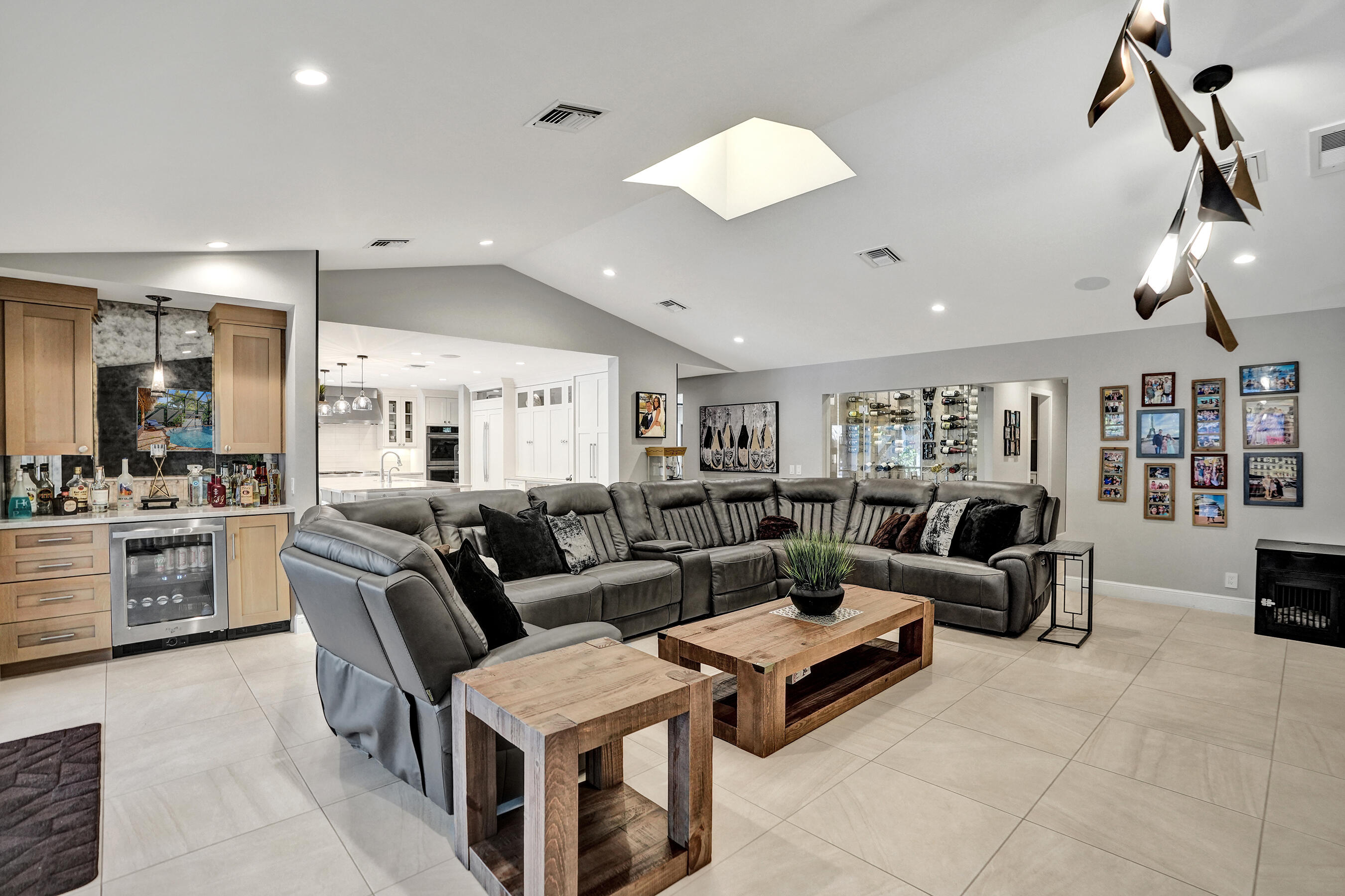 738 MIDDLE RIVER, Fort Lauderdale FL 33304