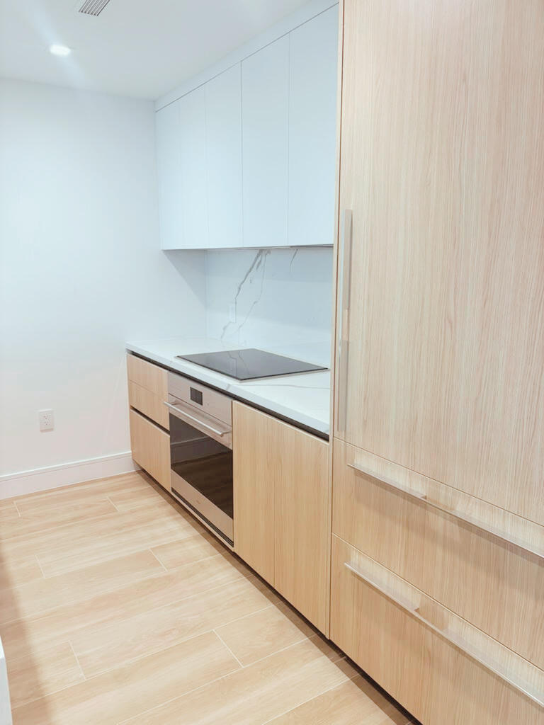 2411 Laguna #1104, North Miami FL 33181