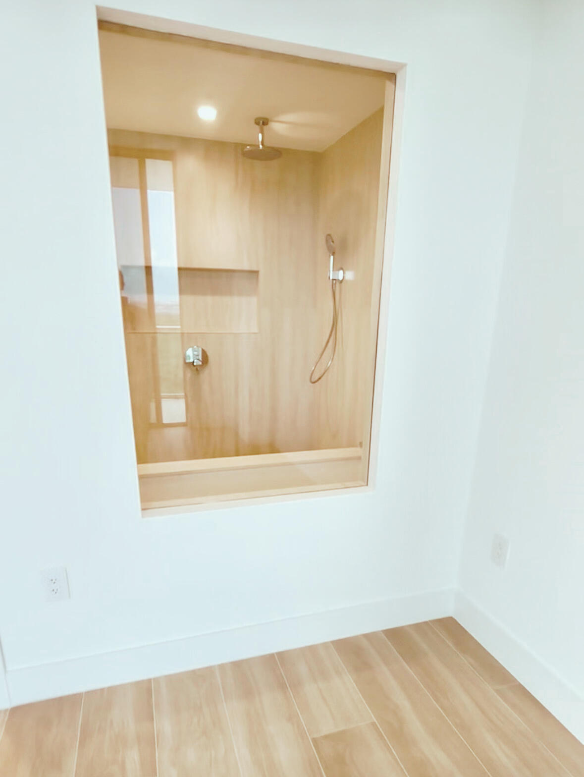 2411 Laguna #1104, North Miami FL 33181