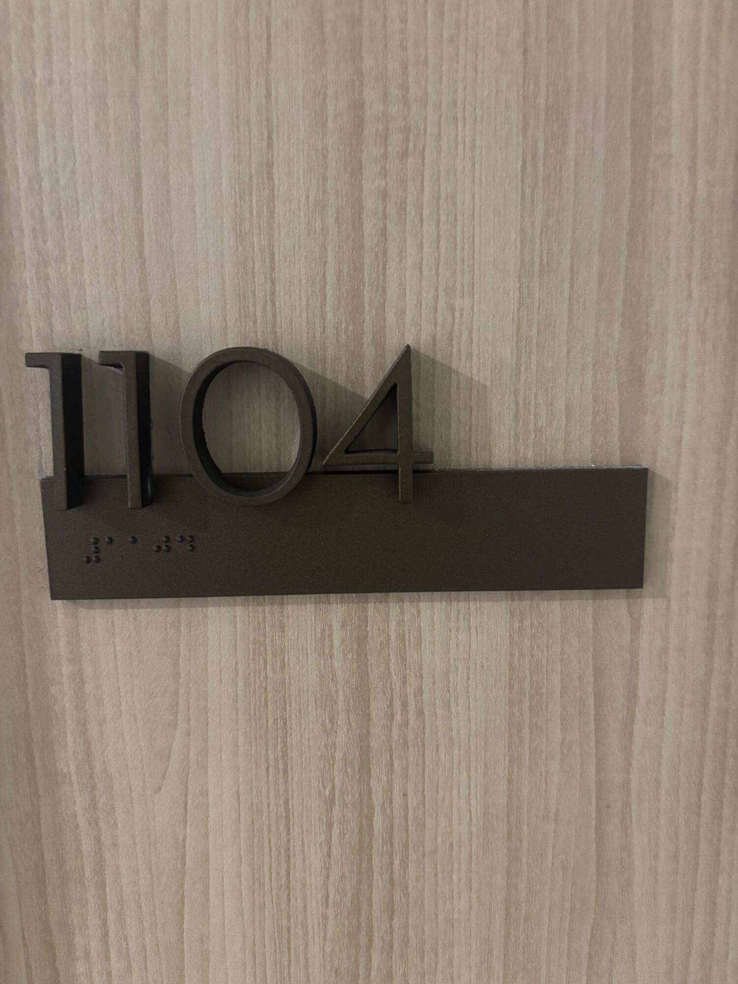 2411 Laguna #1104, North Miami FL 33181