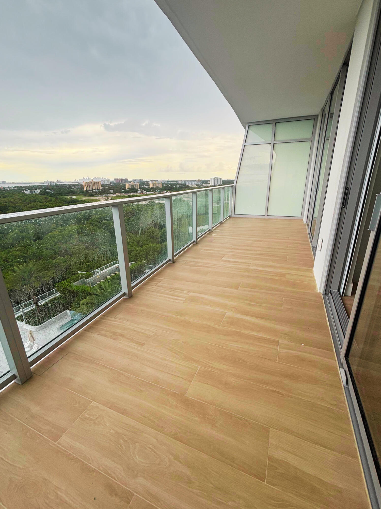2411 Laguna #1104, North Miami FL 33181