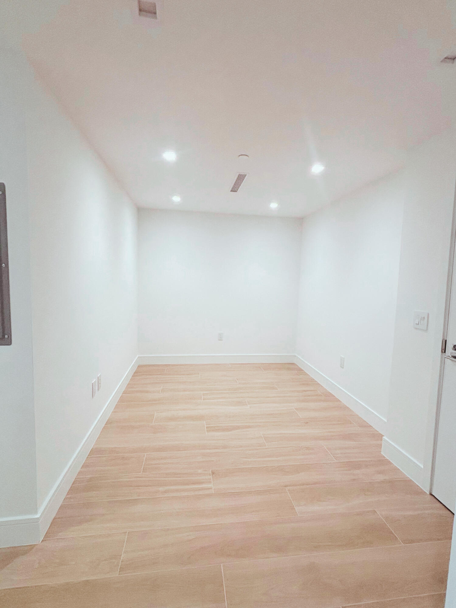 2411 Laguna #1104, North Miami FL 33181