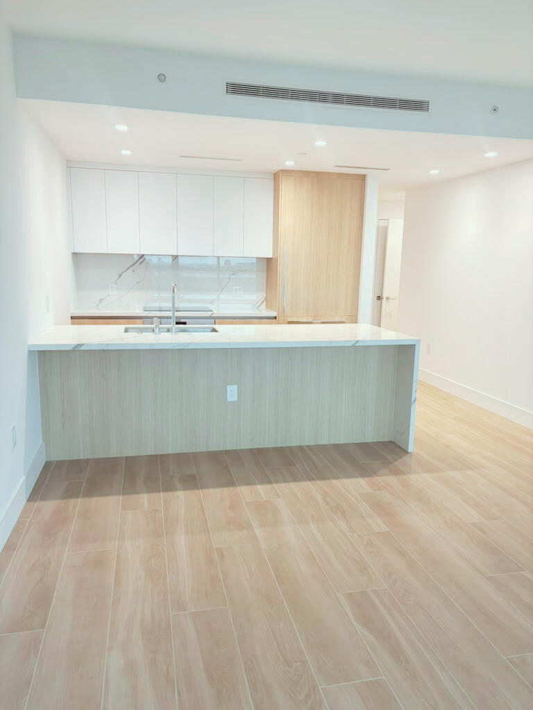 2411 Laguna #1104, North Miami FL 33181