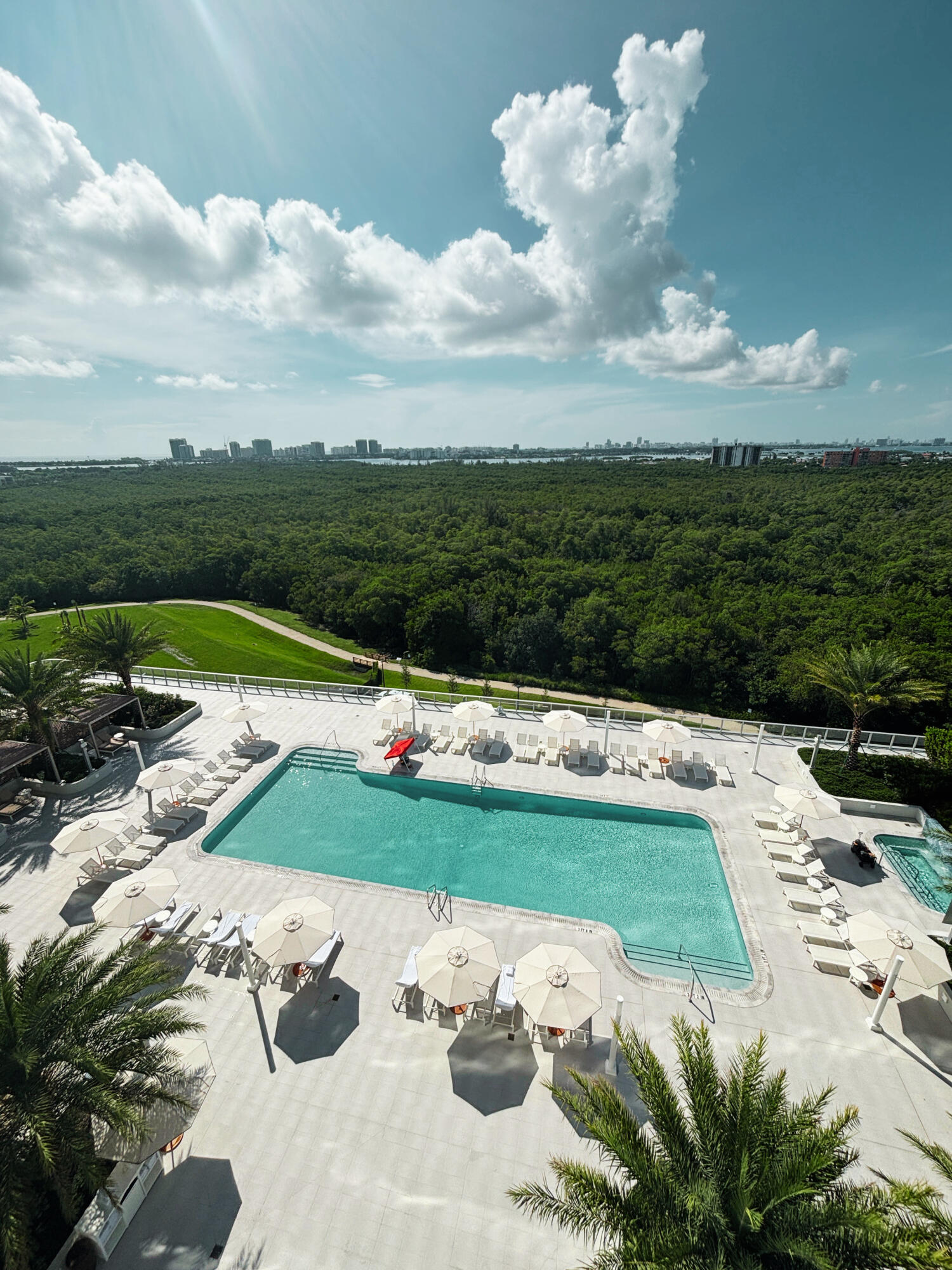 2411 Laguna #1104, North Miami FL 33181