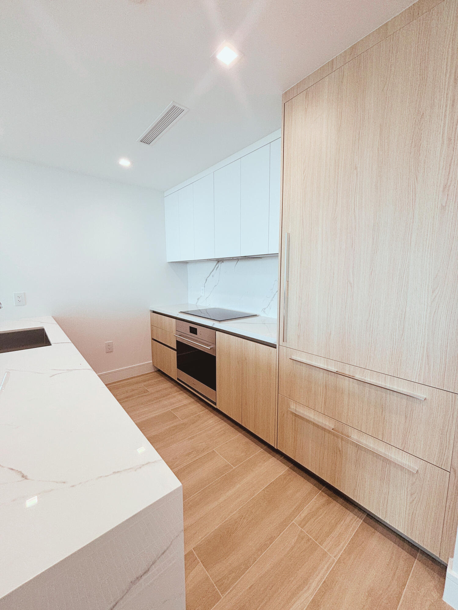 2411 Laguna #1104, North Miami FL 33181