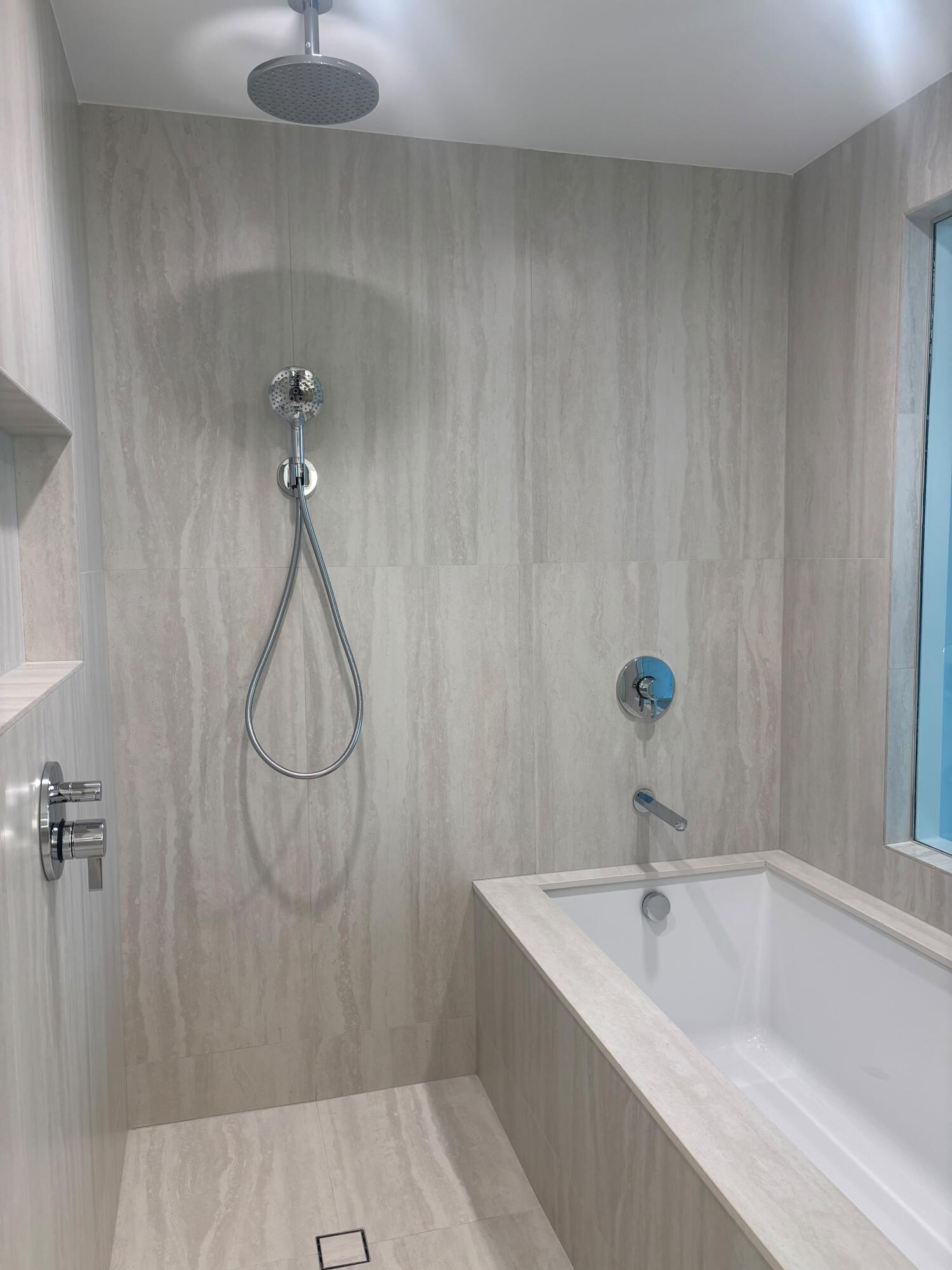 2411 Laguna #1104, North Miami FL 33181