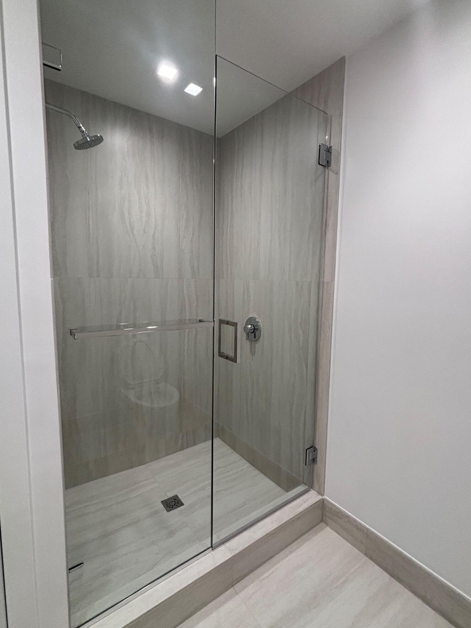 2411 Laguna #1104, North Miami FL 33181