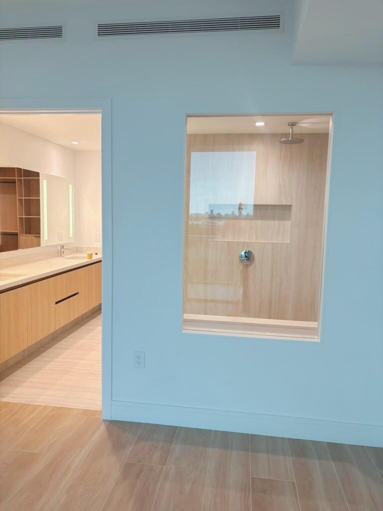 2411 Laguna #1104, North Miami FL 33181