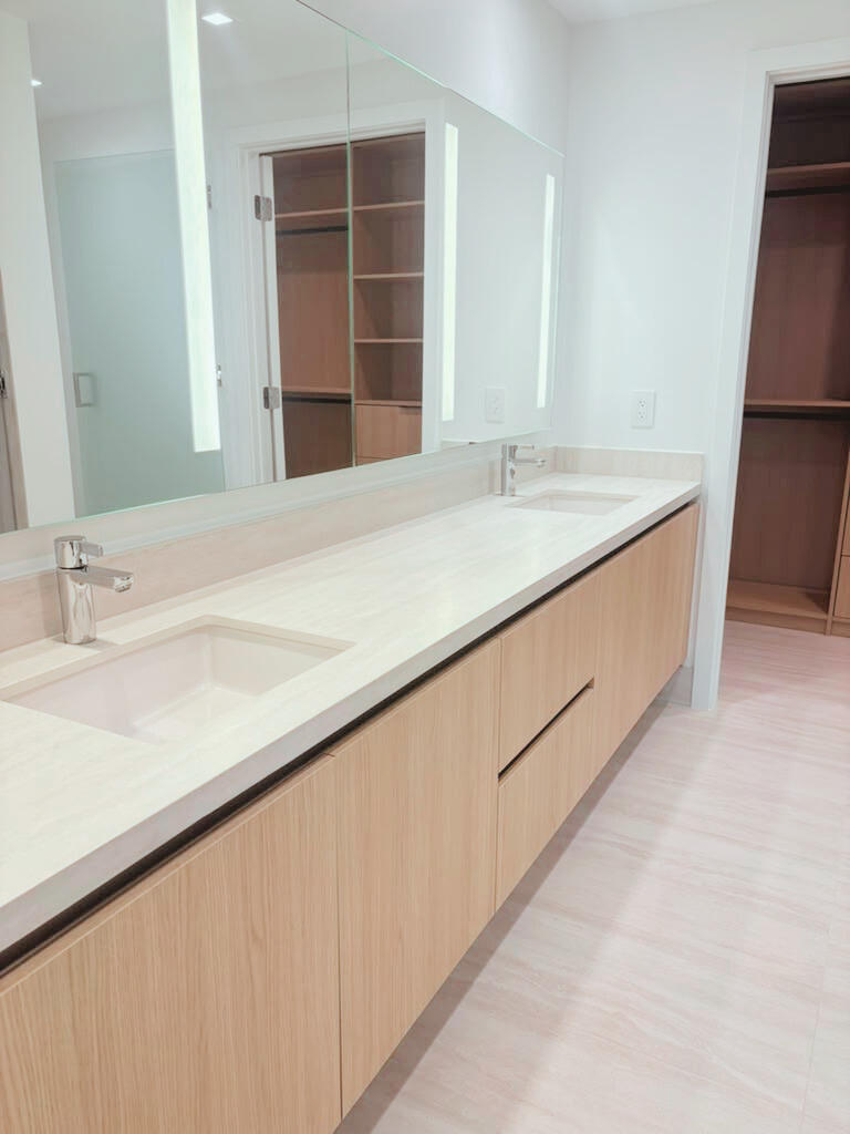 2411 Laguna #1104, North Miami FL 33181