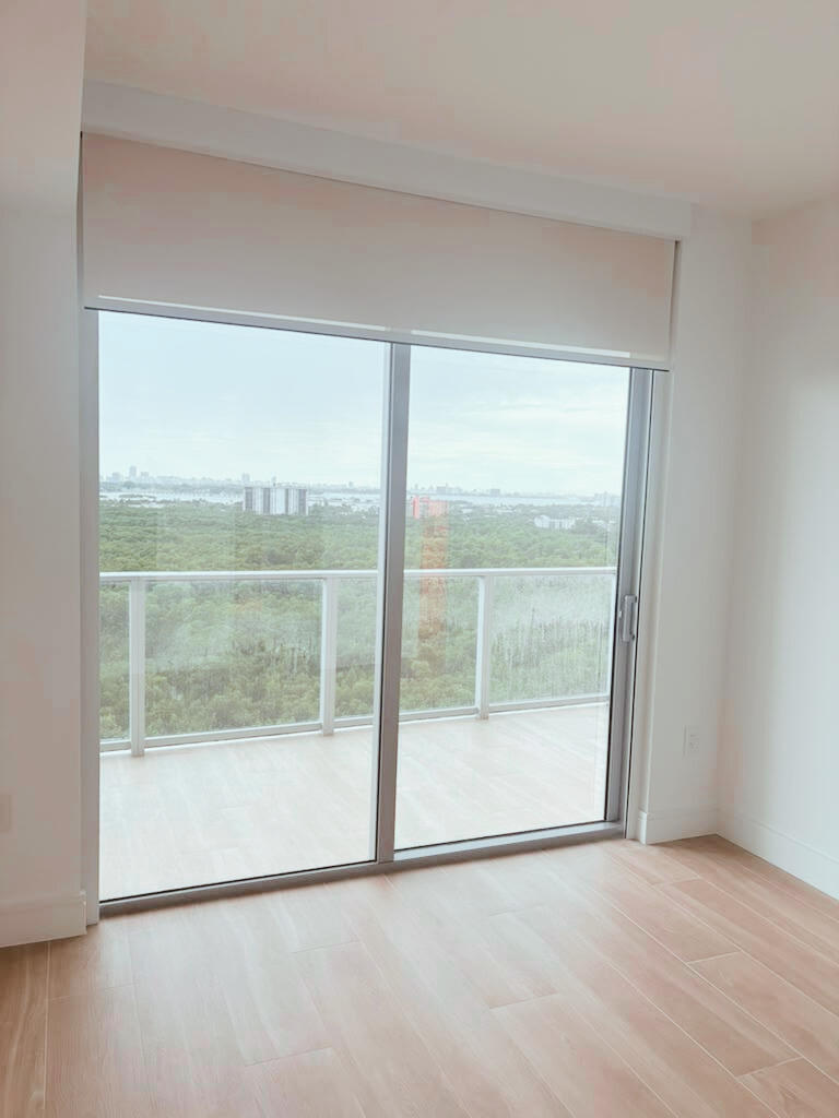 2411 Laguna #1104, North Miami FL 33181