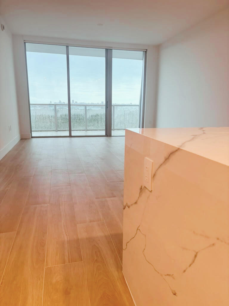 2411 Laguna #1104, North Miami FL 33181